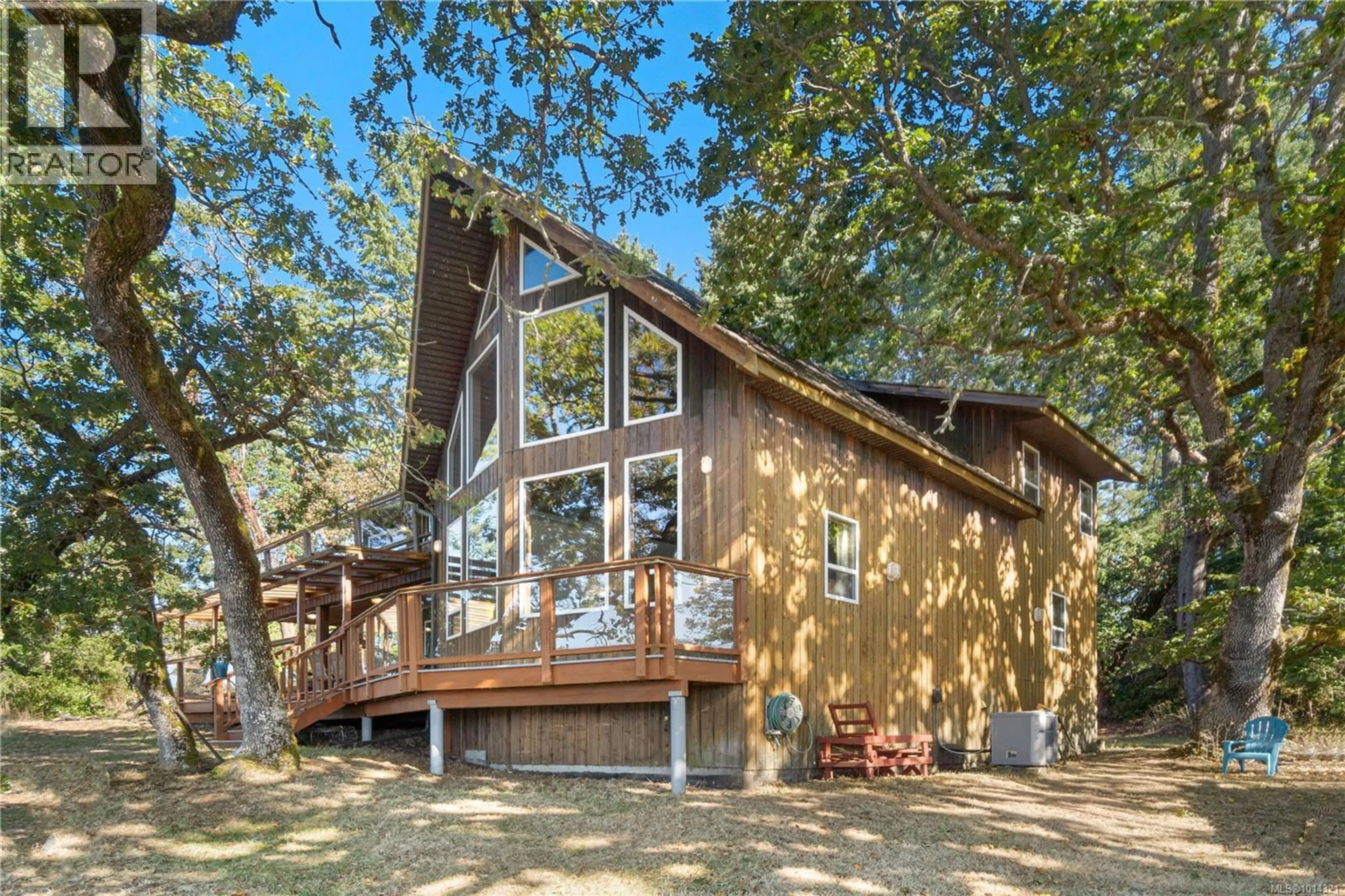 Home with vinyl exterior material, water/lake/river/ocean view for 4 PIRATES LANE, Protection Island British Columbia V9R6R1