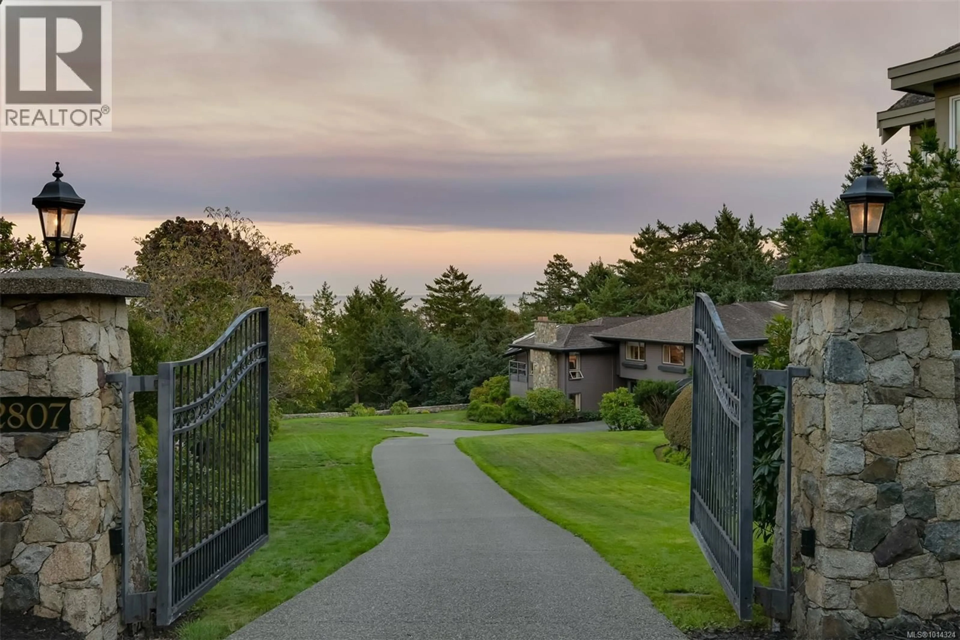 Unknown for 2807 ARBUTUS ROAD, Saanich British Columbia V8N5X6