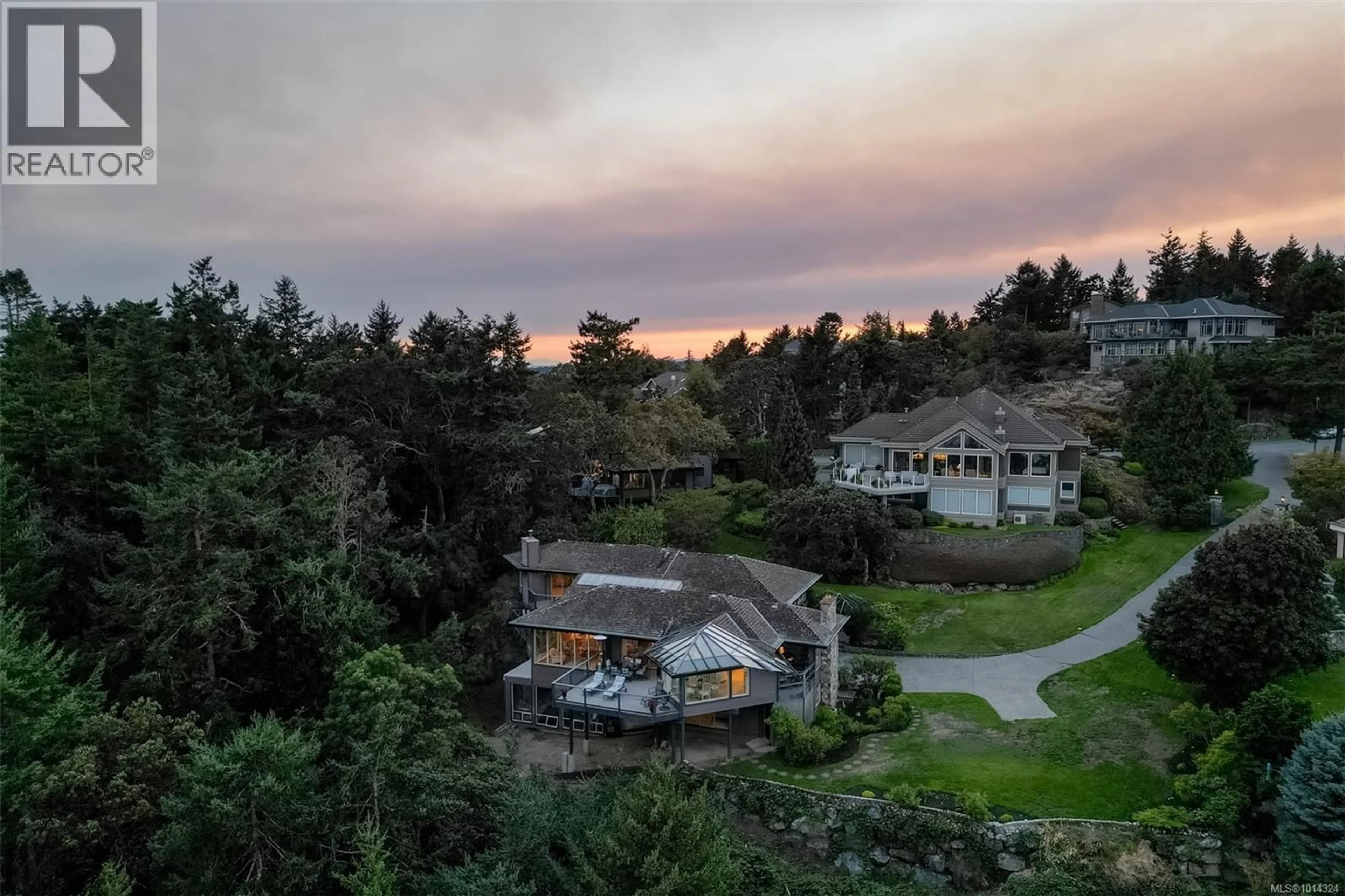 A pic from outside/outdoor area/front of a property/back of a property/a pic from drone, mountain view for 2807 ARBUTUS ROAD, Saanich British Columbia V8N5X6