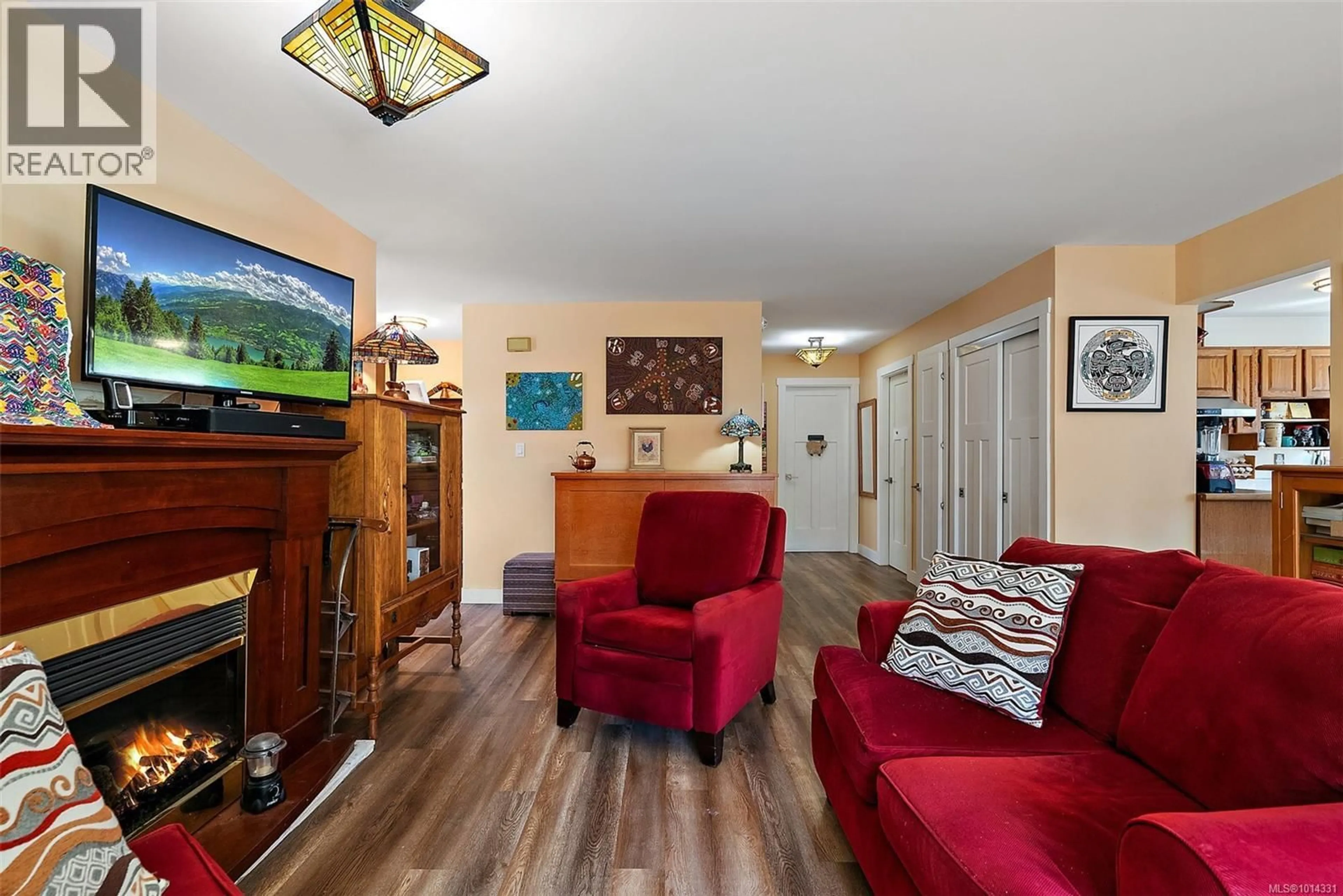 Living room with furniture, unknown for 10386 RESTHAVEN DRIVE, Sidney British Columbia V8L3H3