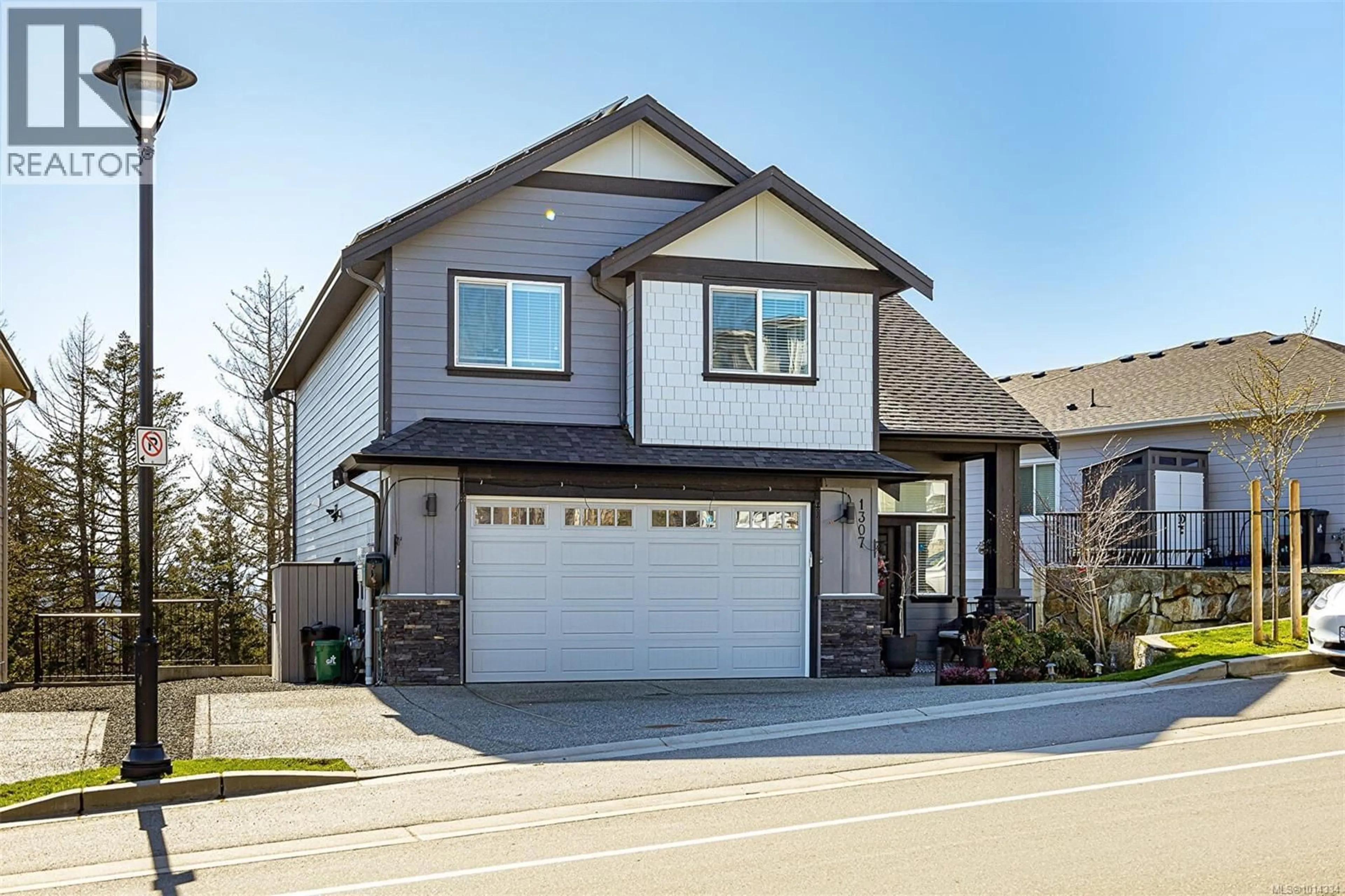 Home with vinyl exterior material, street for 1307 FLINT AVENUE, Langford British Columbia V9B0Z8