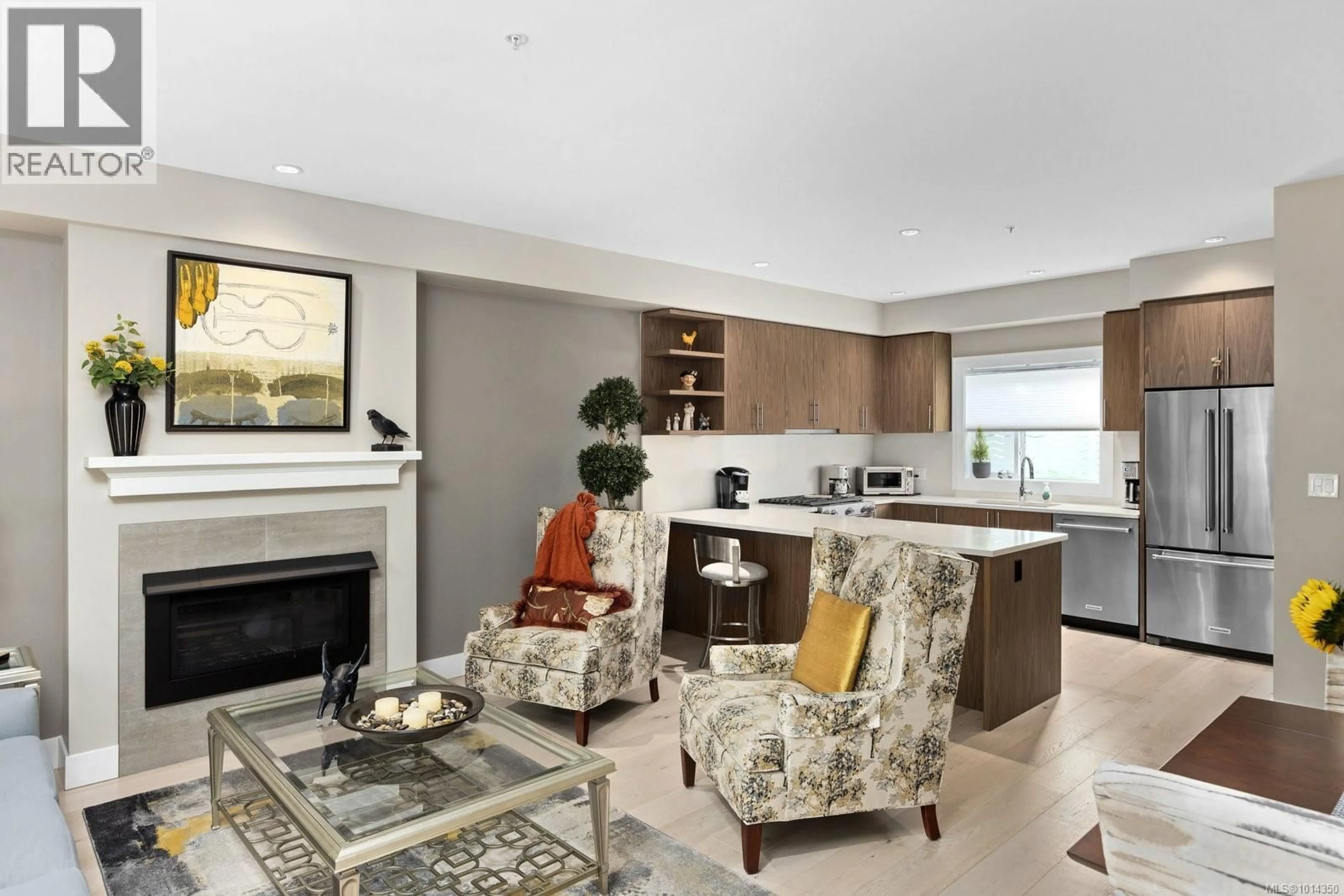 Living room with furniture, unknown for 11 - 9889 SEVENTH STREET, Sidney British Columbia V8L2V8