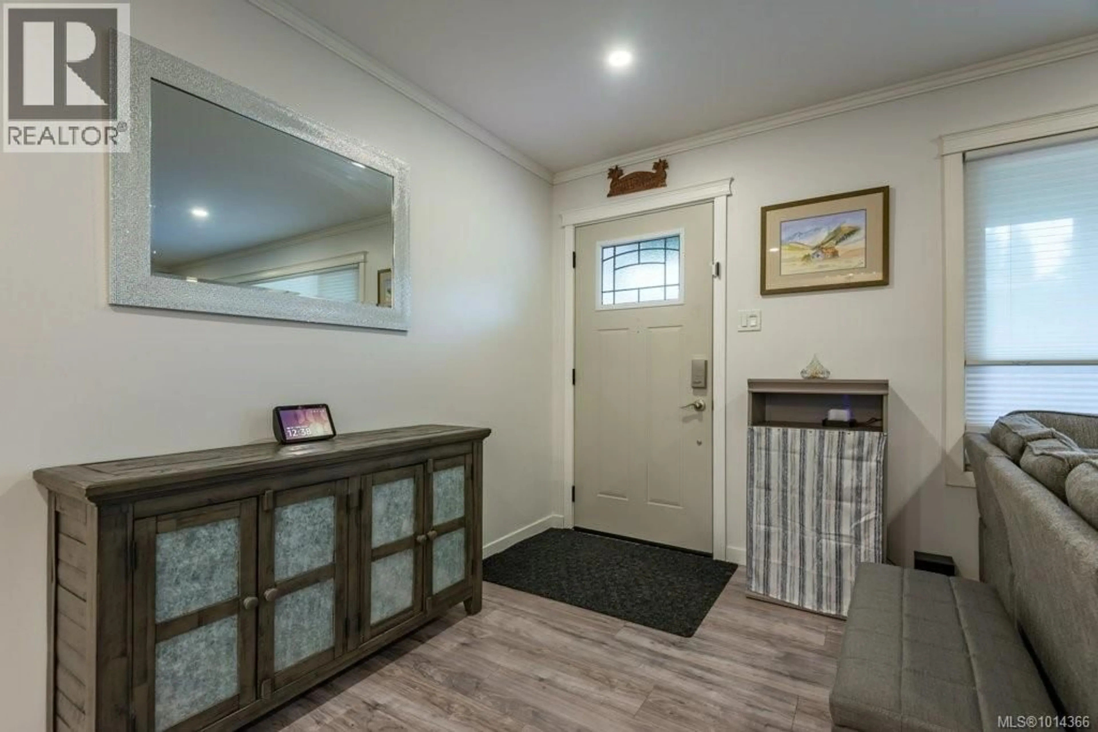 Indoor entryway for 108 MCPHEDRAN ROAD, Campbell River British Columbia V9W5P4