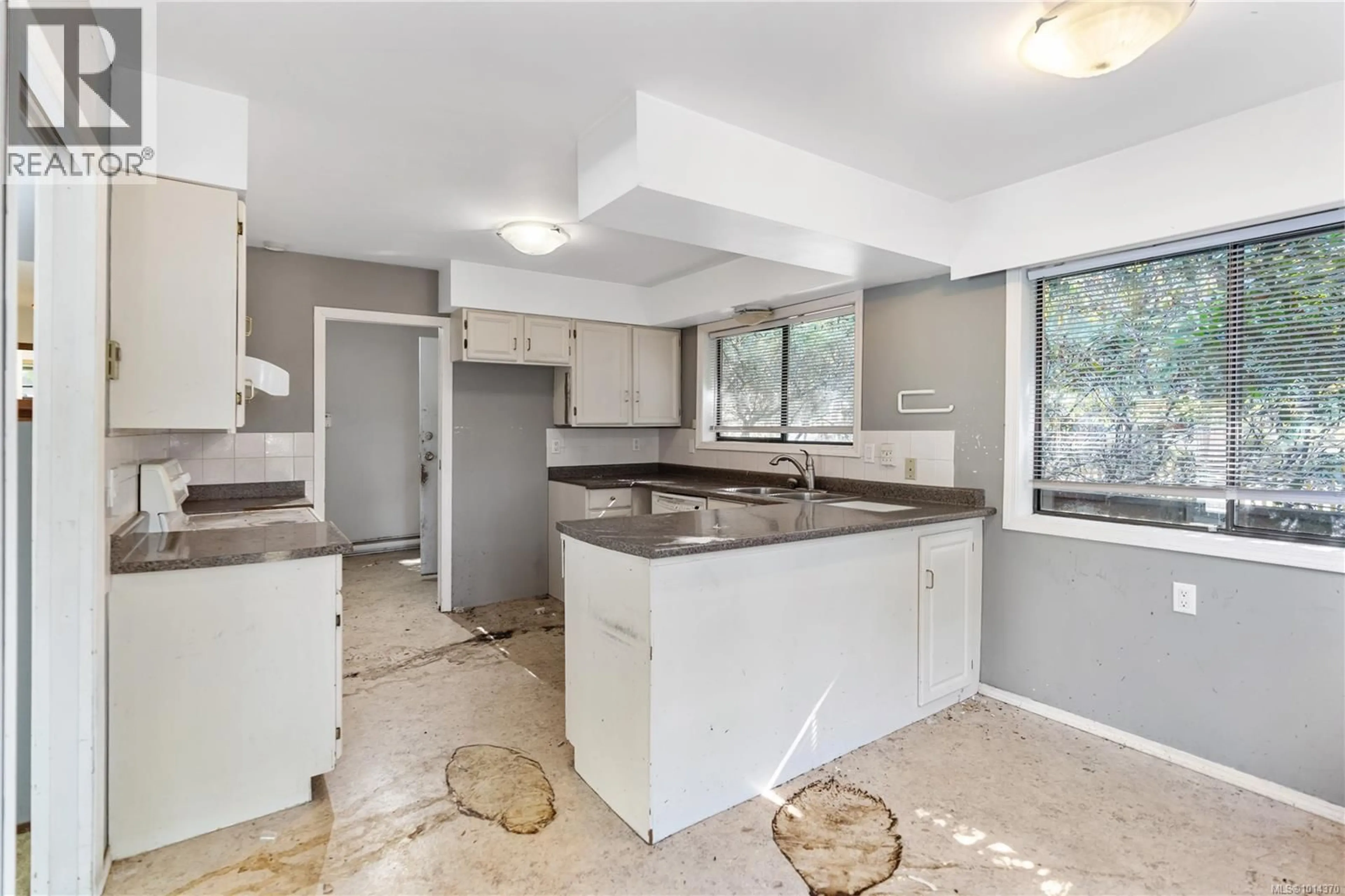 Open concept kitchen, ceramic/tile floor for 777 CUAULTA CRESCENT, Colwood British Columbia V9C3H2