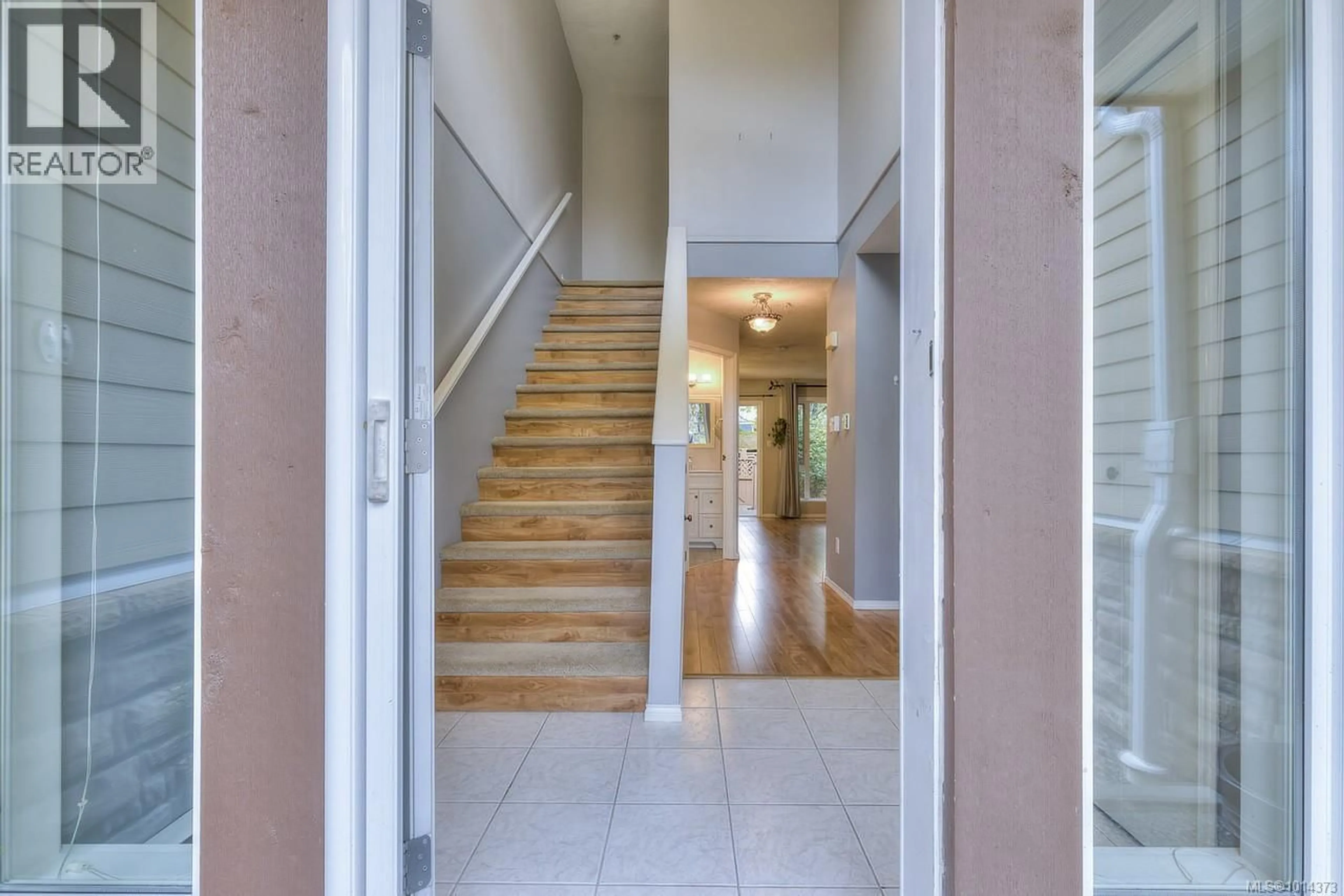 Indoor foyer for 1655 CREEKSIDE DRIVE, Nanaimo British Columbia V9S5V8