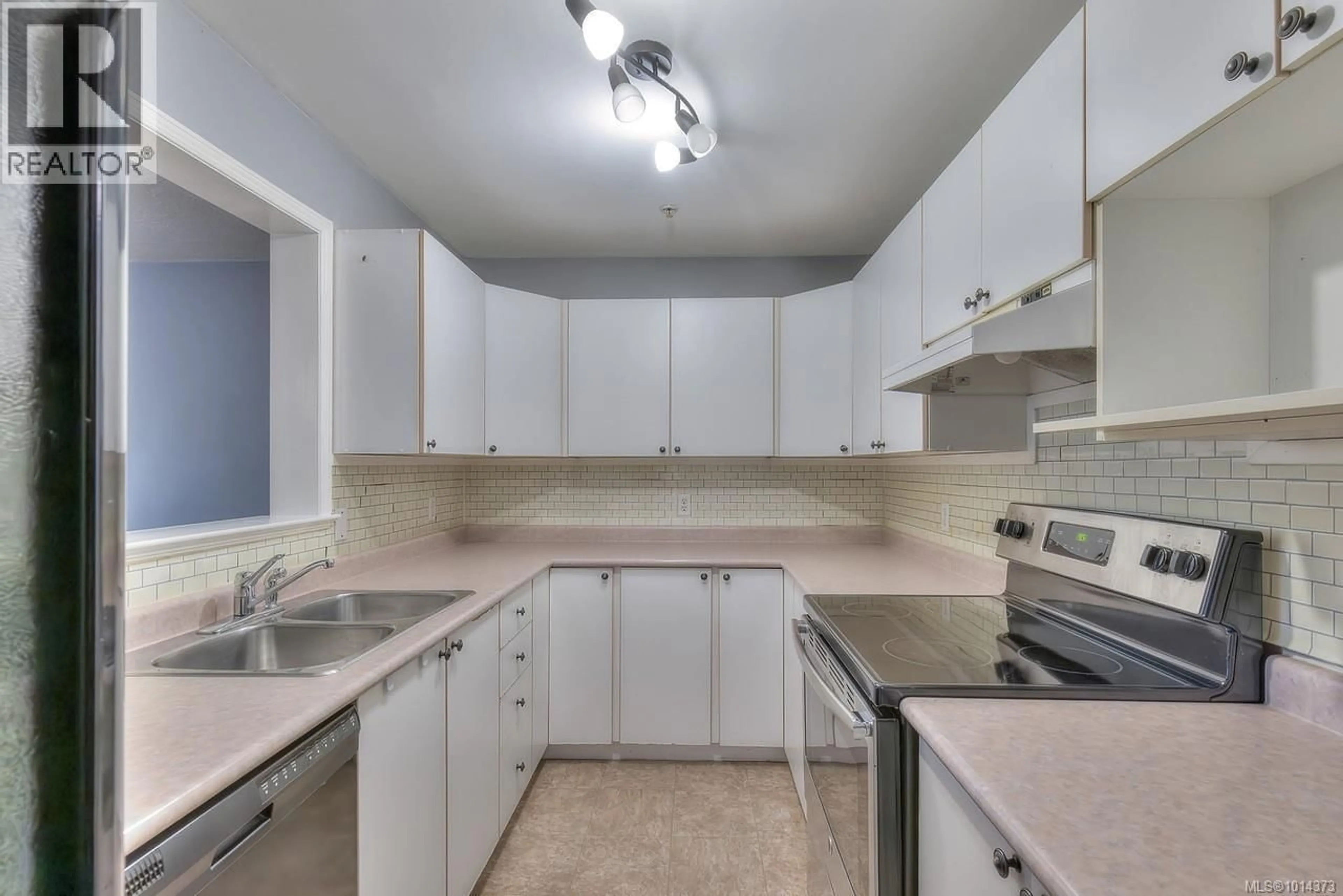 Standard kitchen, unknown for 1655 CREEKSIDE DRIVE, Nanaimo British Columbia V9S5V8