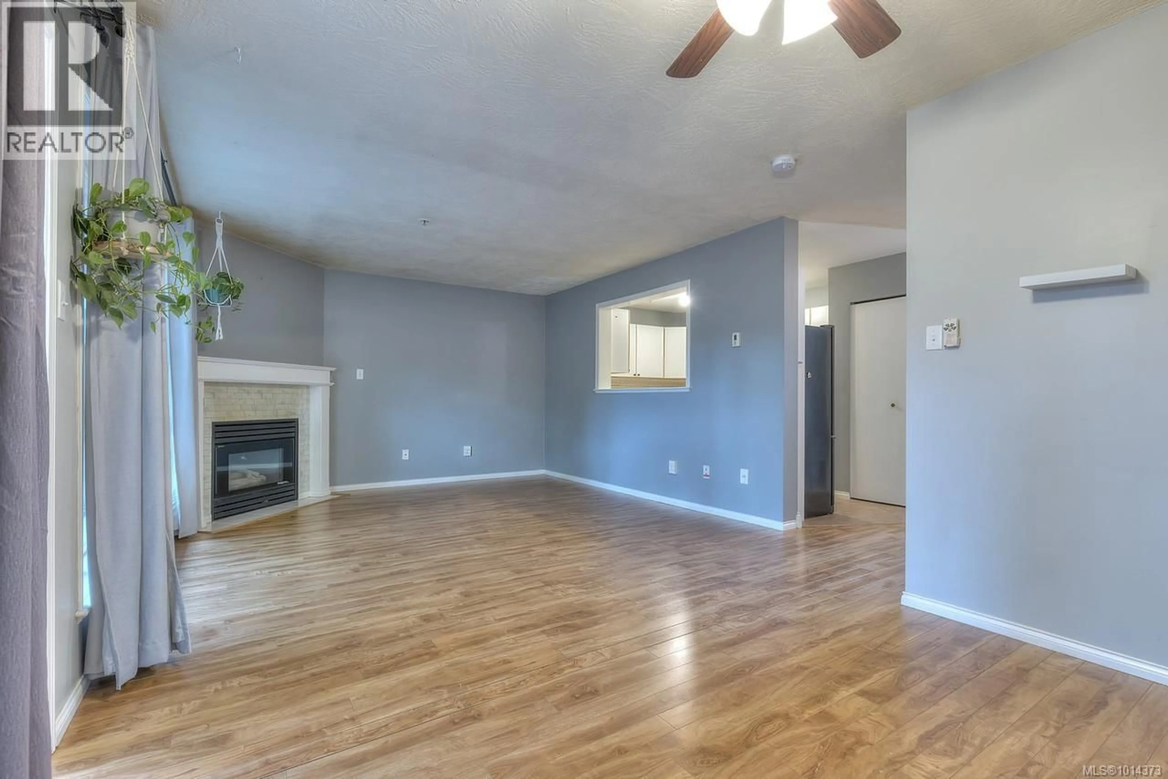 Living room with furniture, wood/laminate floor for 1655 CREEKSIDE DRIVE, Nanaimo British Columbia V9S5V8