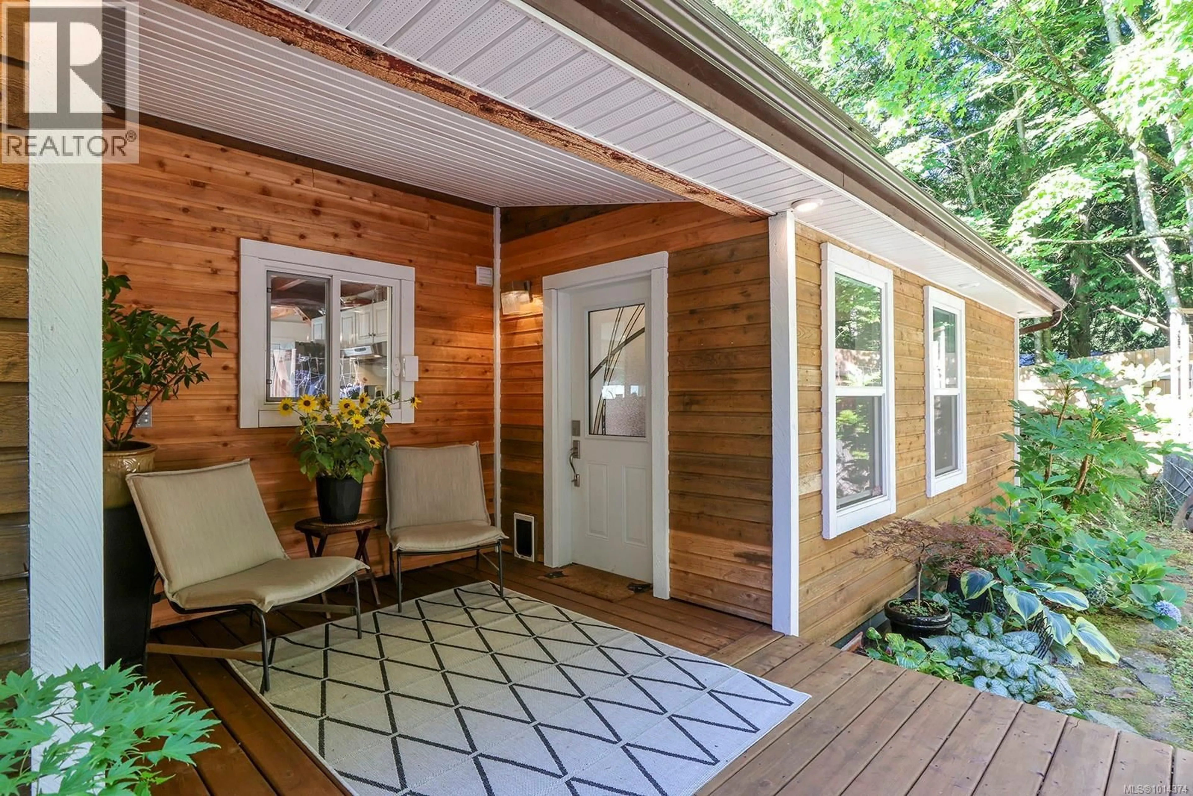 Indoor entryway for 4256 MACAULAY ROAD, Black Creek British Columbia V9J1E1