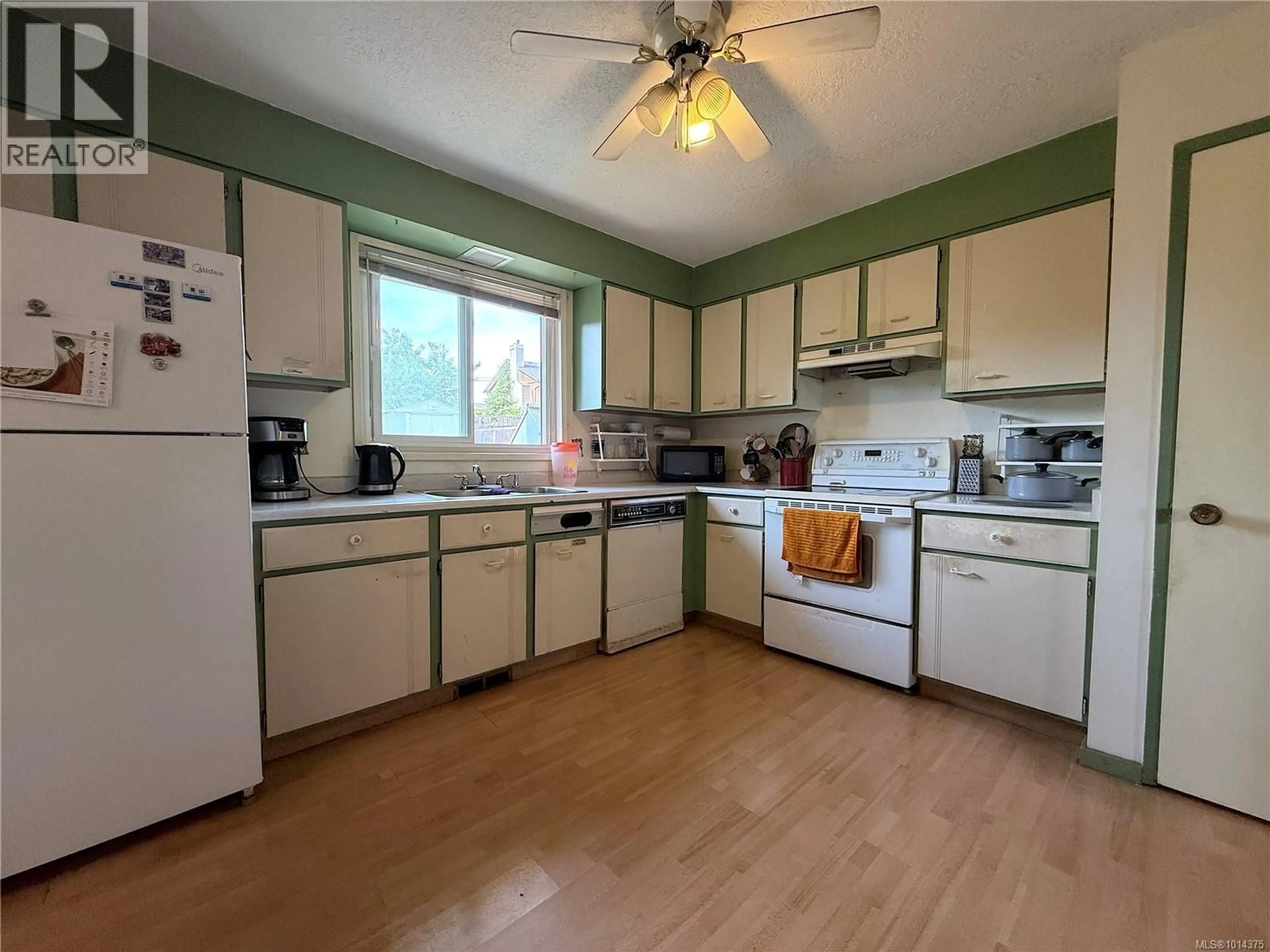 Standard kitchen, unknown for 538 CORMORANT ROAD, Campbell River British Columbia V9W5Z6