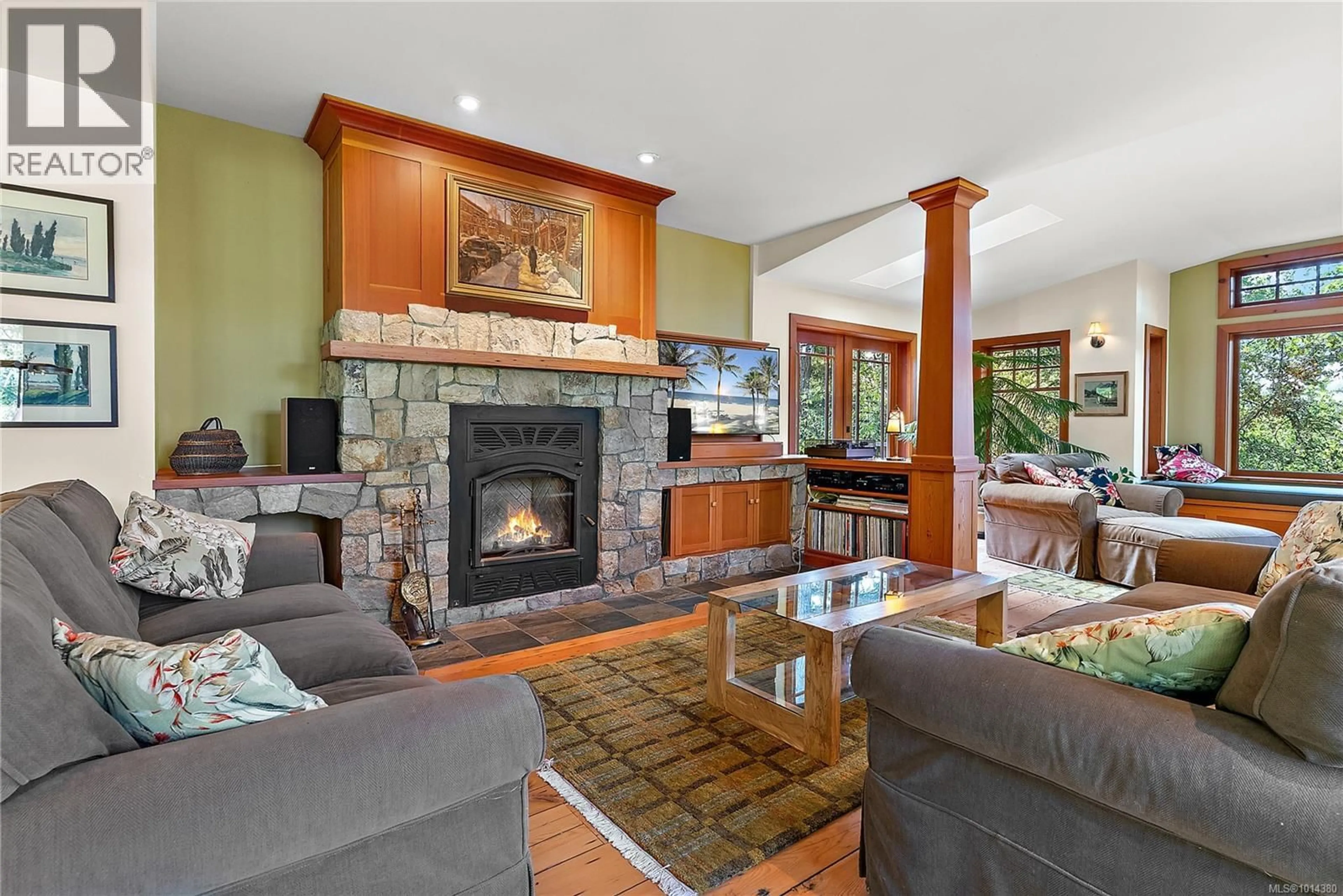 Living room with furniture, unknown for 800 BARDSEY LANE, Central Saanich British Columbia V8M1S4