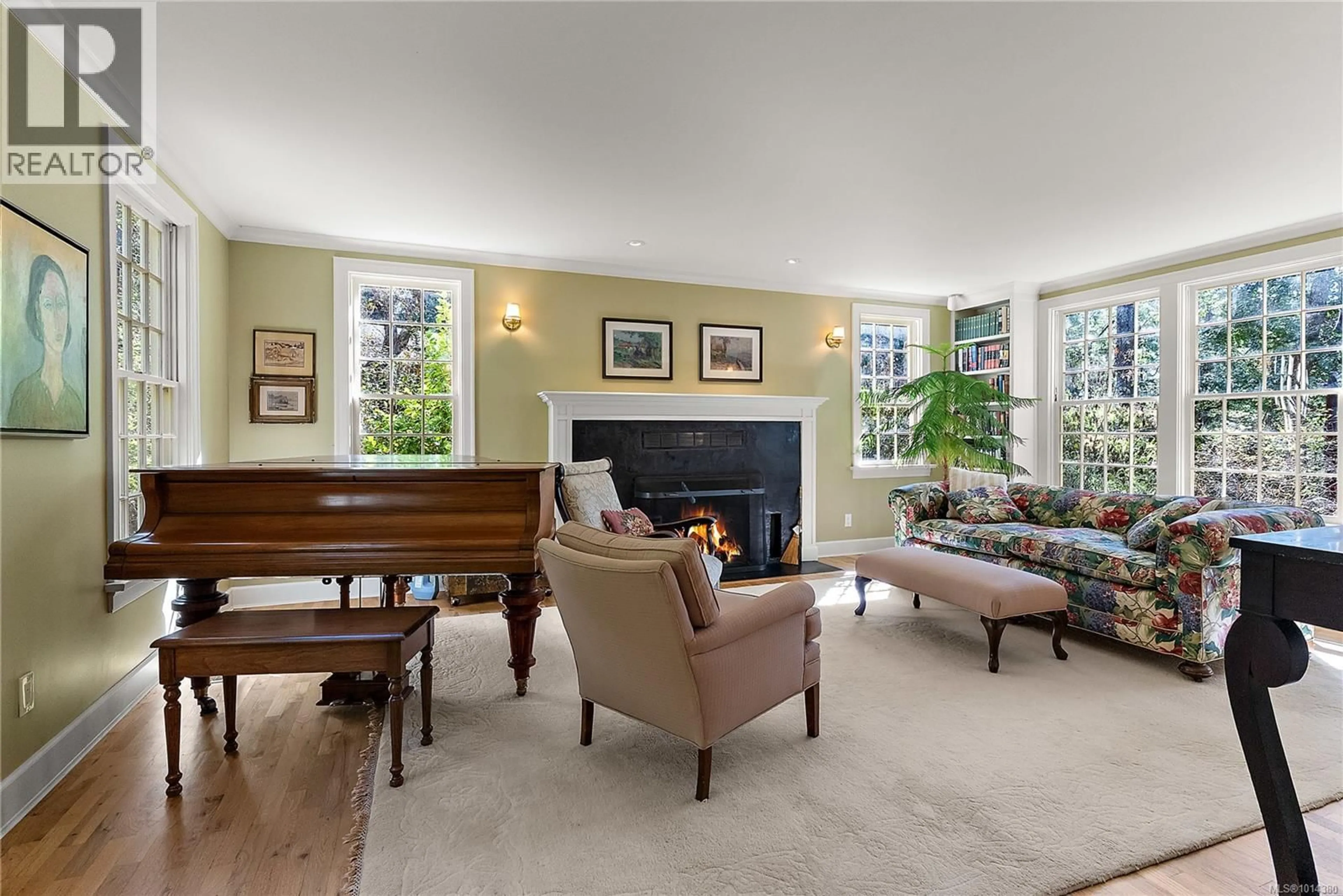 Living room with furniture, unknown for 800 BARDSEY LANE, Central Saanich British Columbia V8M1S4