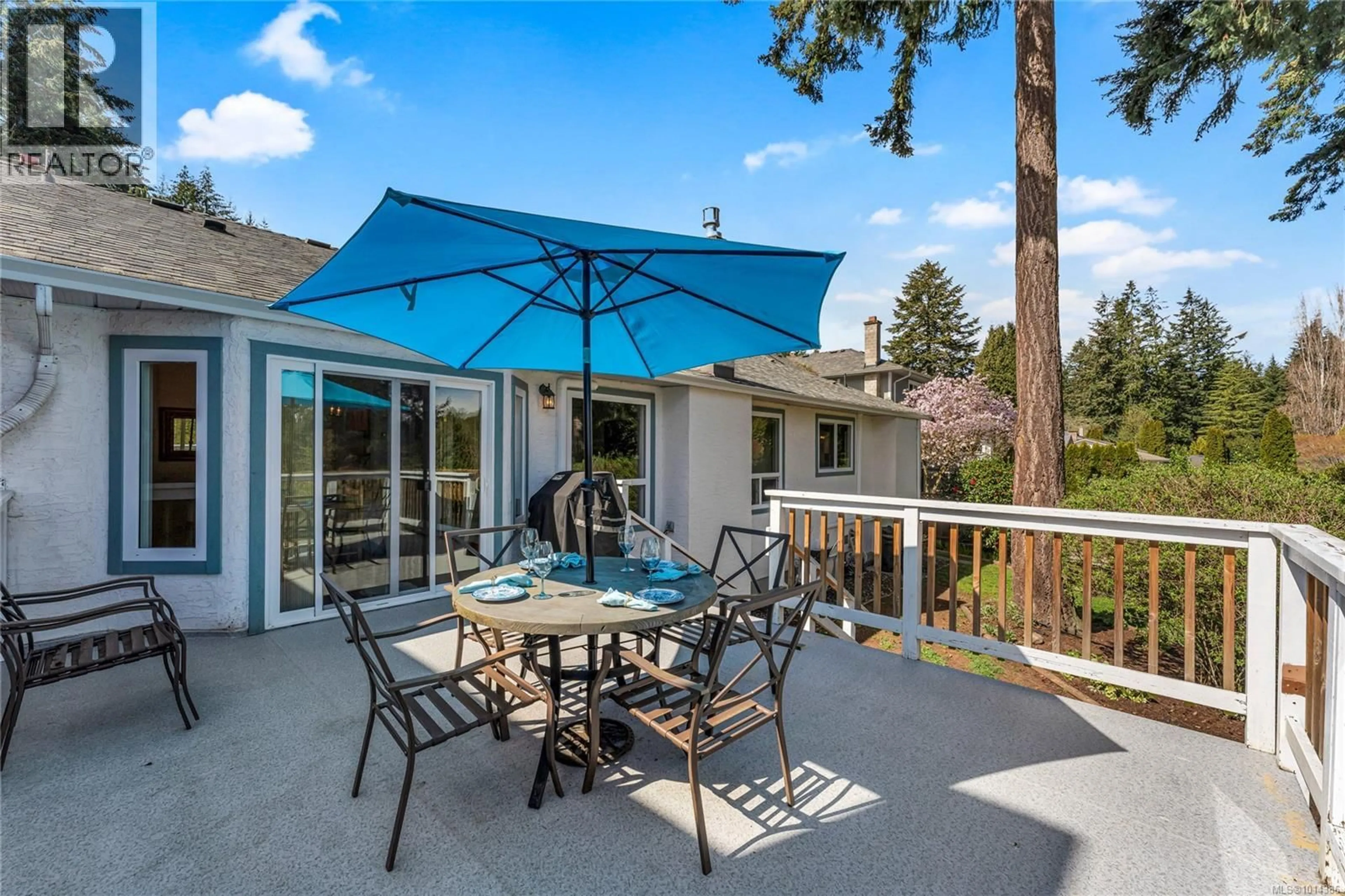Patio, water/lake/river/ocean view for 775 MENAWOOD PLACE, Saanich British Columbia V8Y2Z7