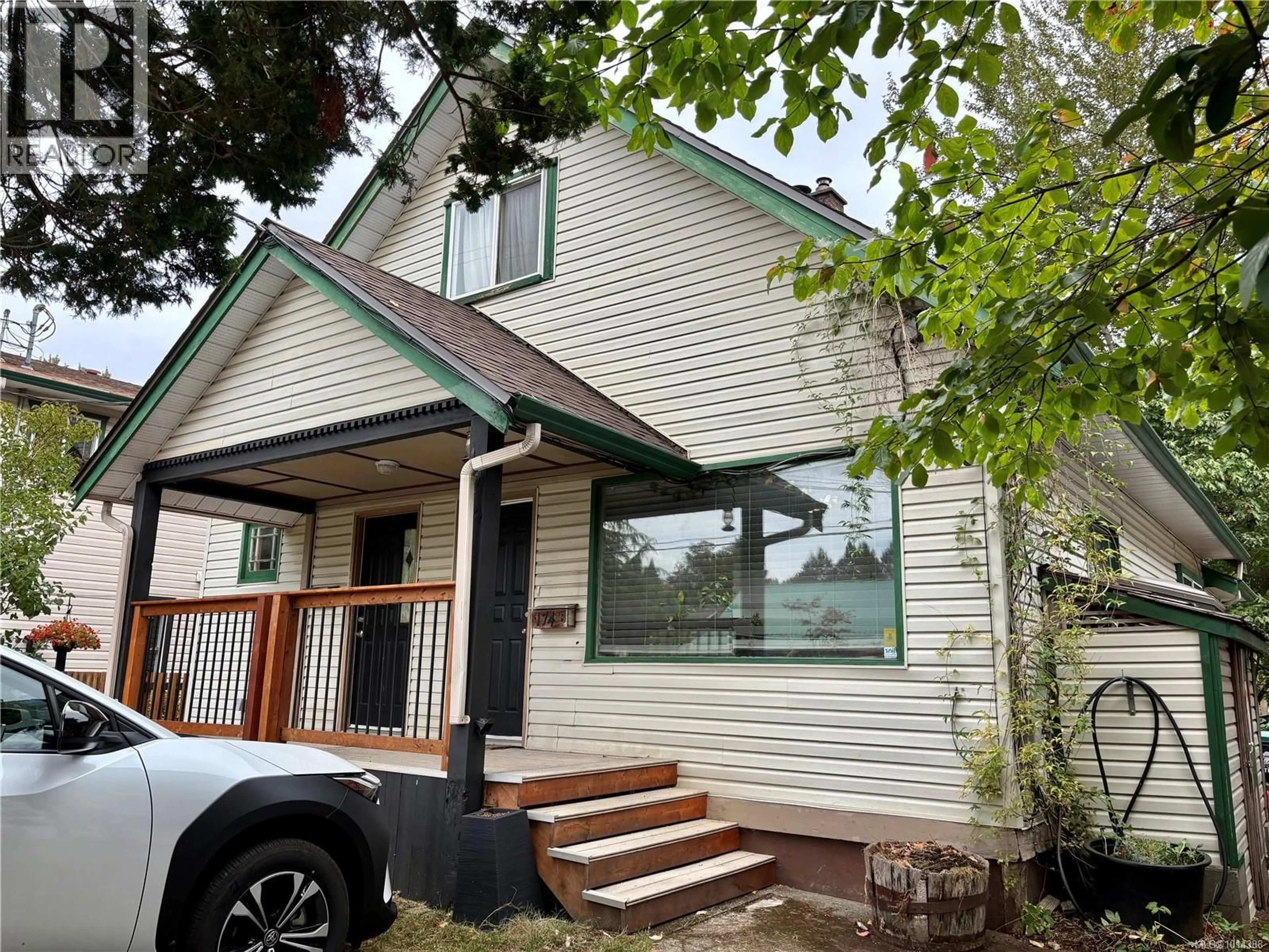 Home with vinyl exterior material, street for 174 CLIFFE AVENUE, Courtenay British Columbia V9N2H5
