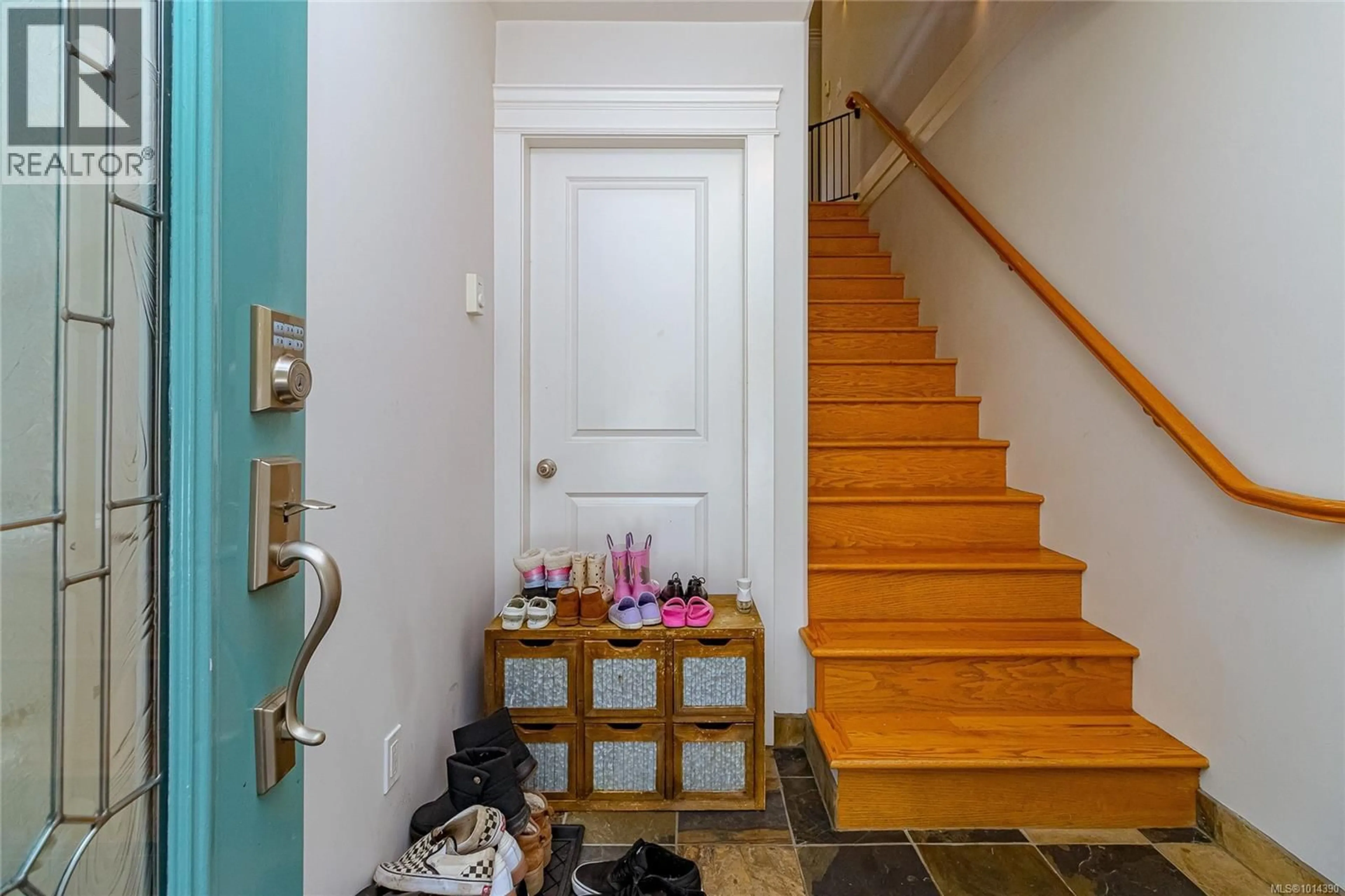 Indoor entryway for 627 RASON ROAD, Langford British Columbia V9B6C3