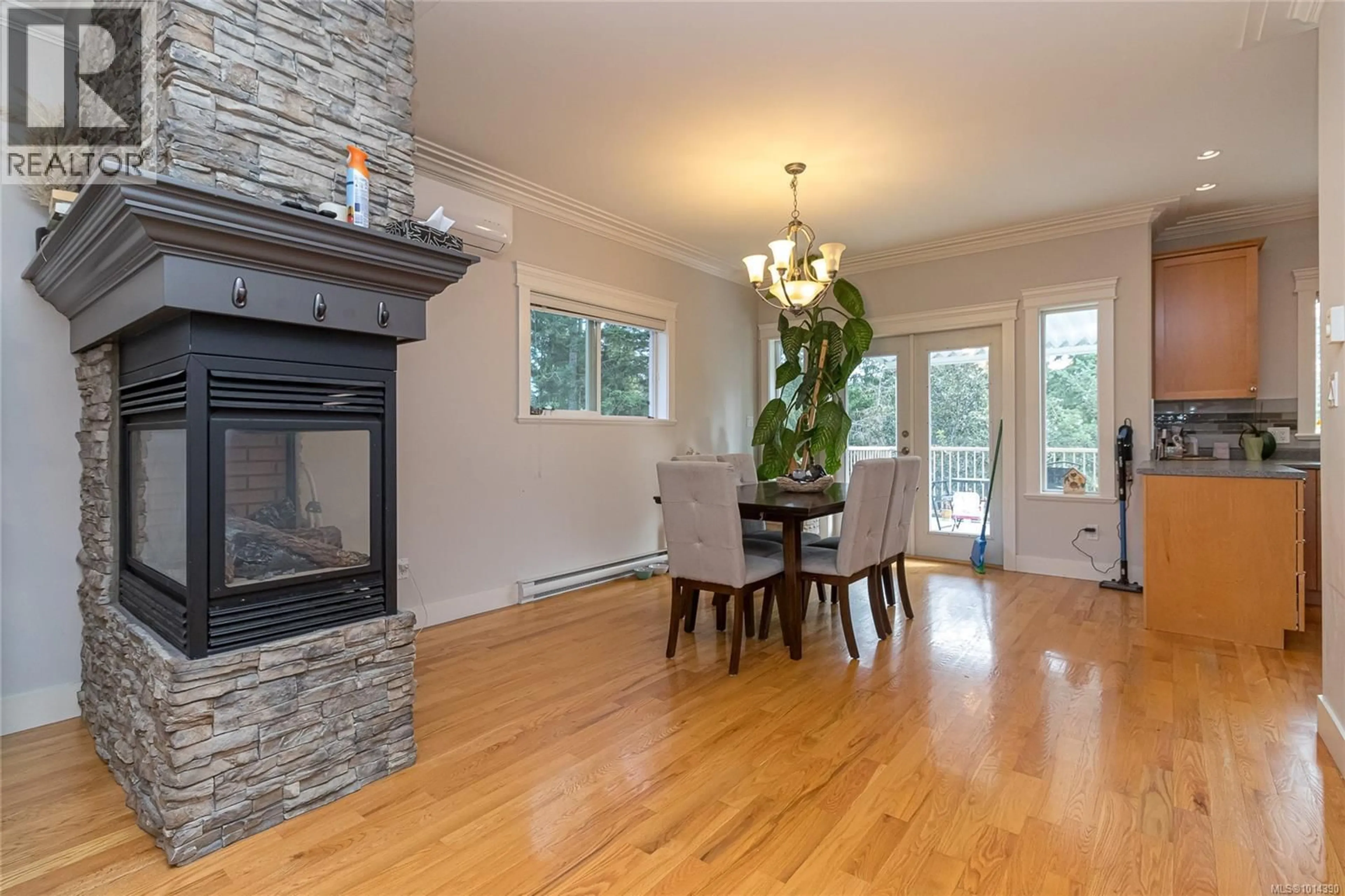 Dining room, wood/laminate floor for 627 RASON ROAD, Langford British Columbia V9B6C3