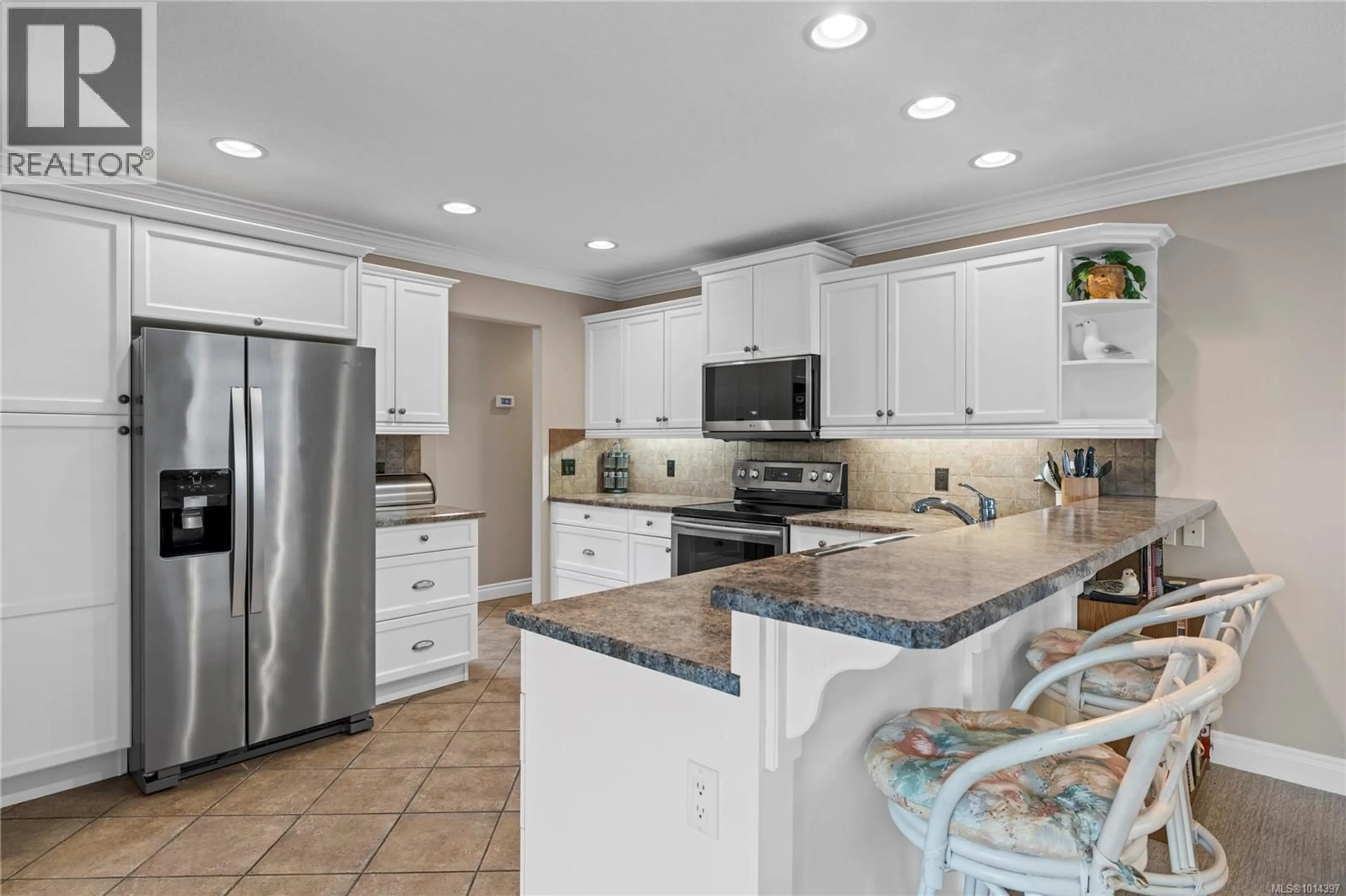 Open concept kitchen, ceramic/tile floor for 698 ABERNATHY PLACE, Parksville British Columbia V9P2Y9