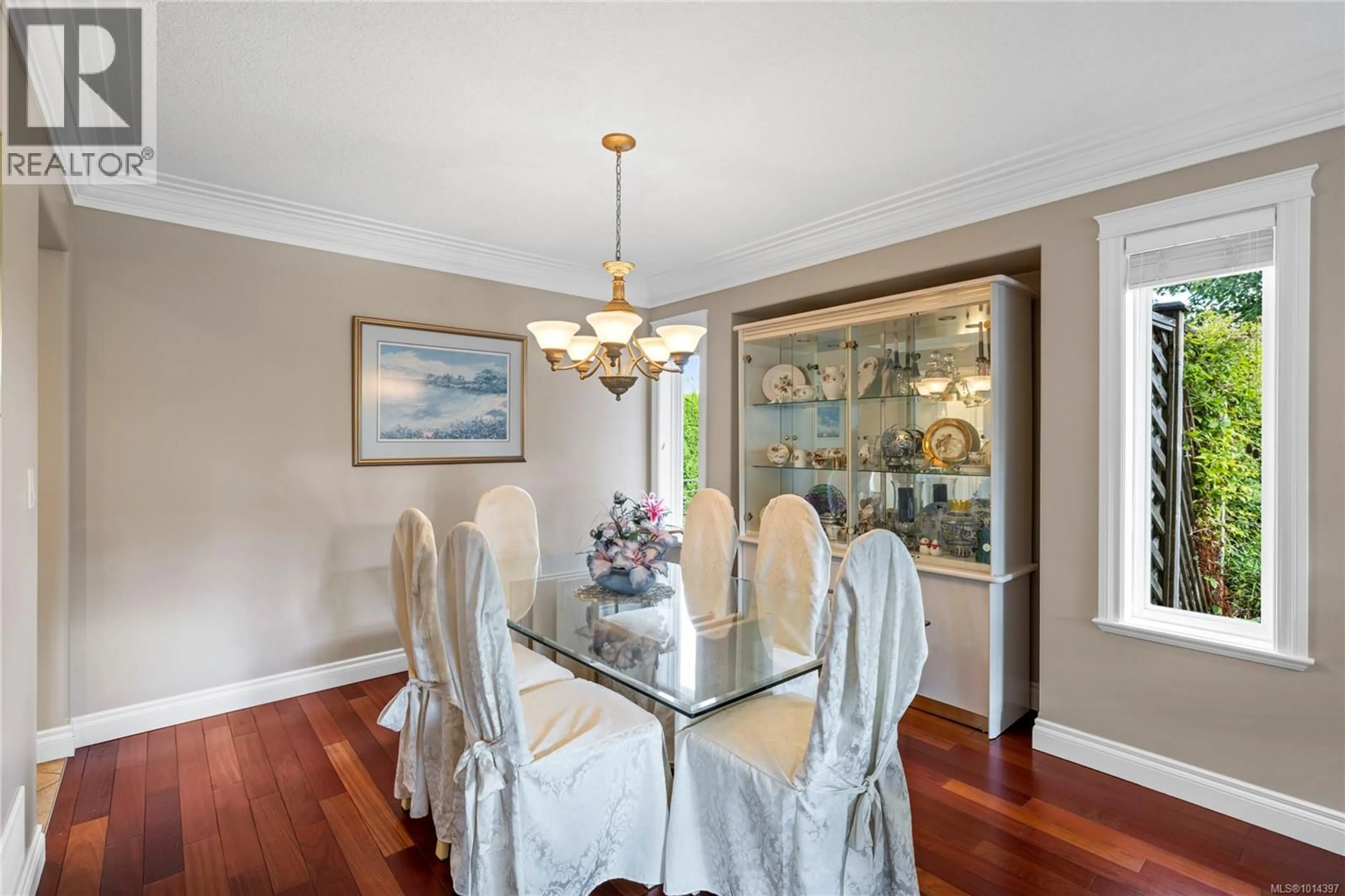 Dining room, wood/laminate floor for 698 ABERNATHY PLACE, Parksville British Columbia V9P2Y9