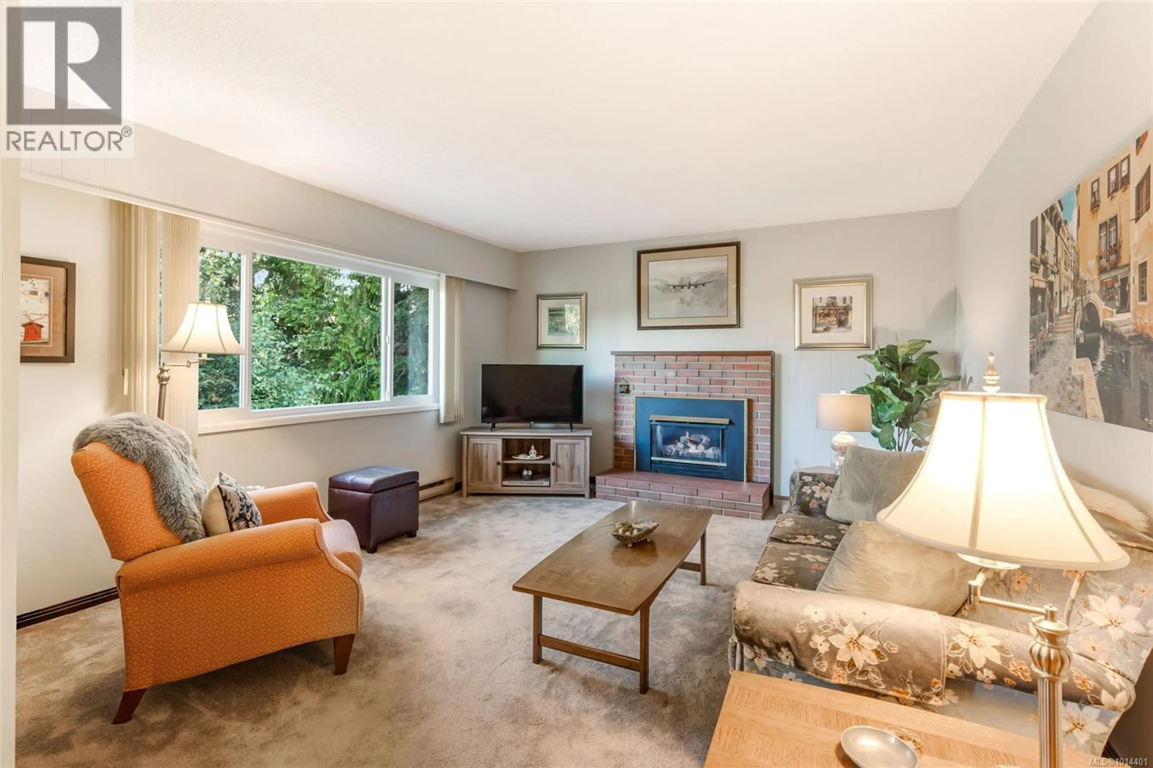 Living room with furniture, unknown for 2402 CROSS ROAD, Nanoose Bay British Columbia V9P9E6