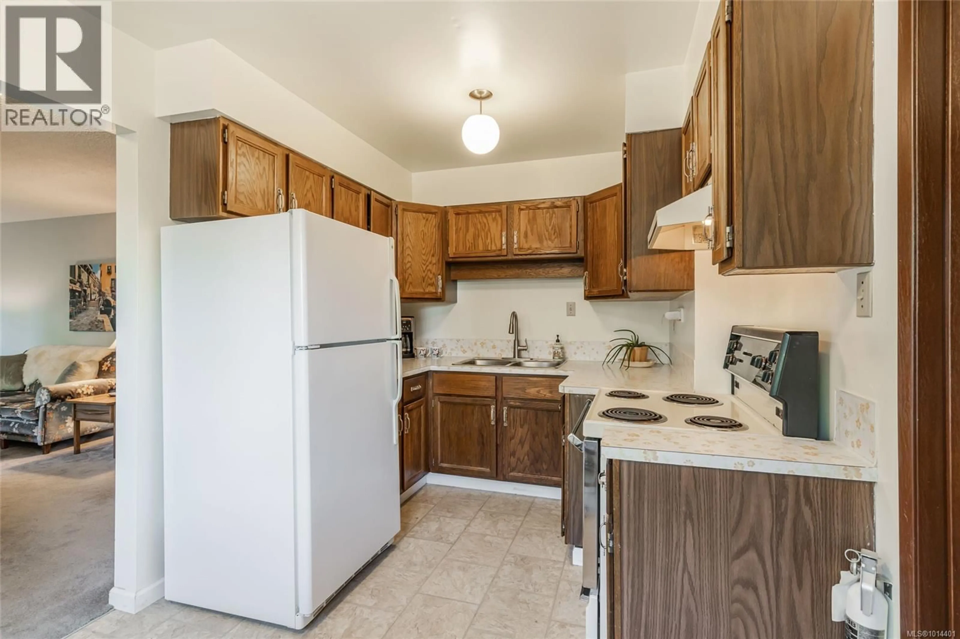 Standard kitchen, unknown for 2402 CROSS ROAD, Nanoose Bay British Columbia V9P9E6