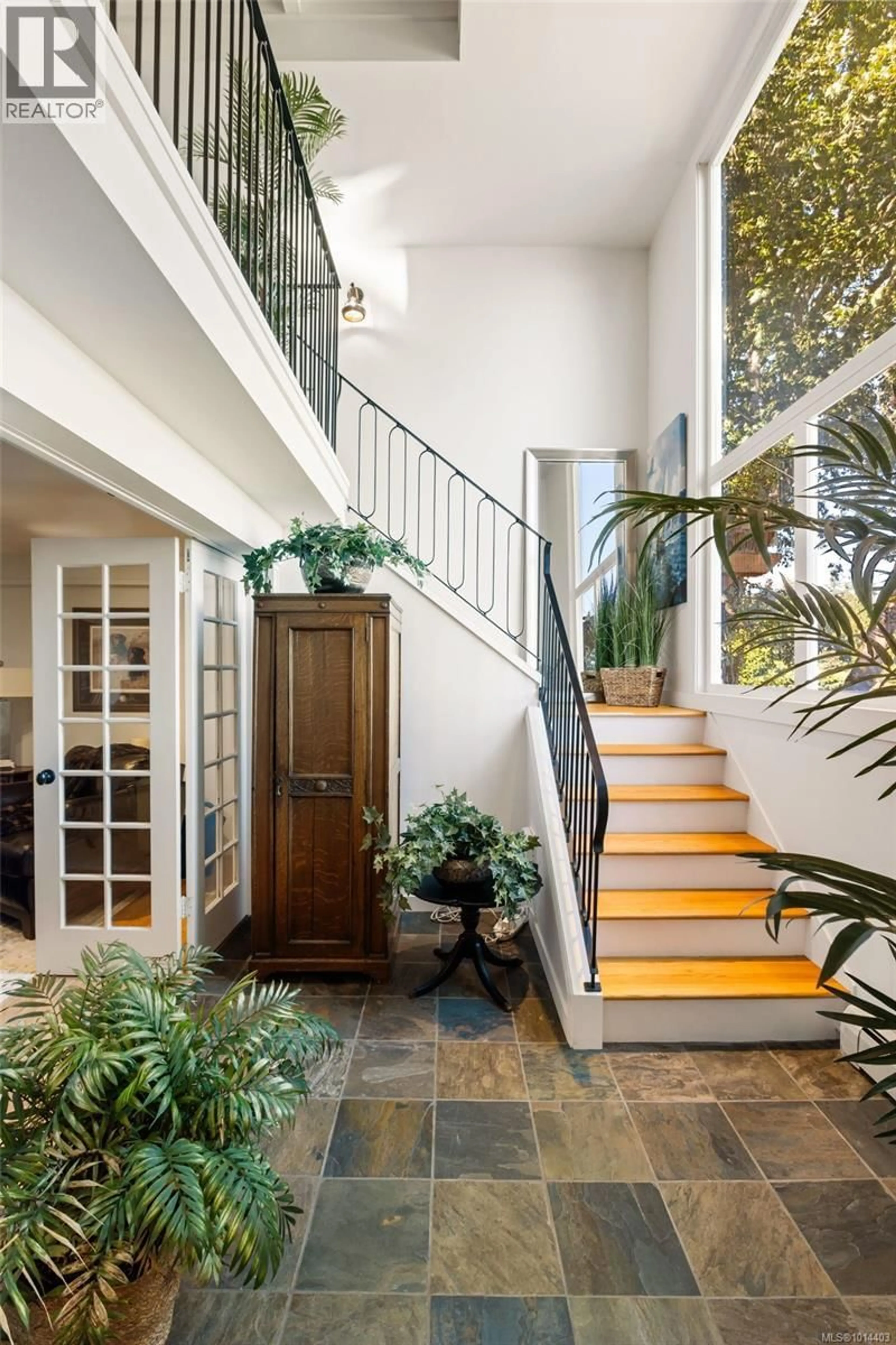 Indoor entryway for 303 MILBURN DRIVE, Colwood British Columbia V9C1V3