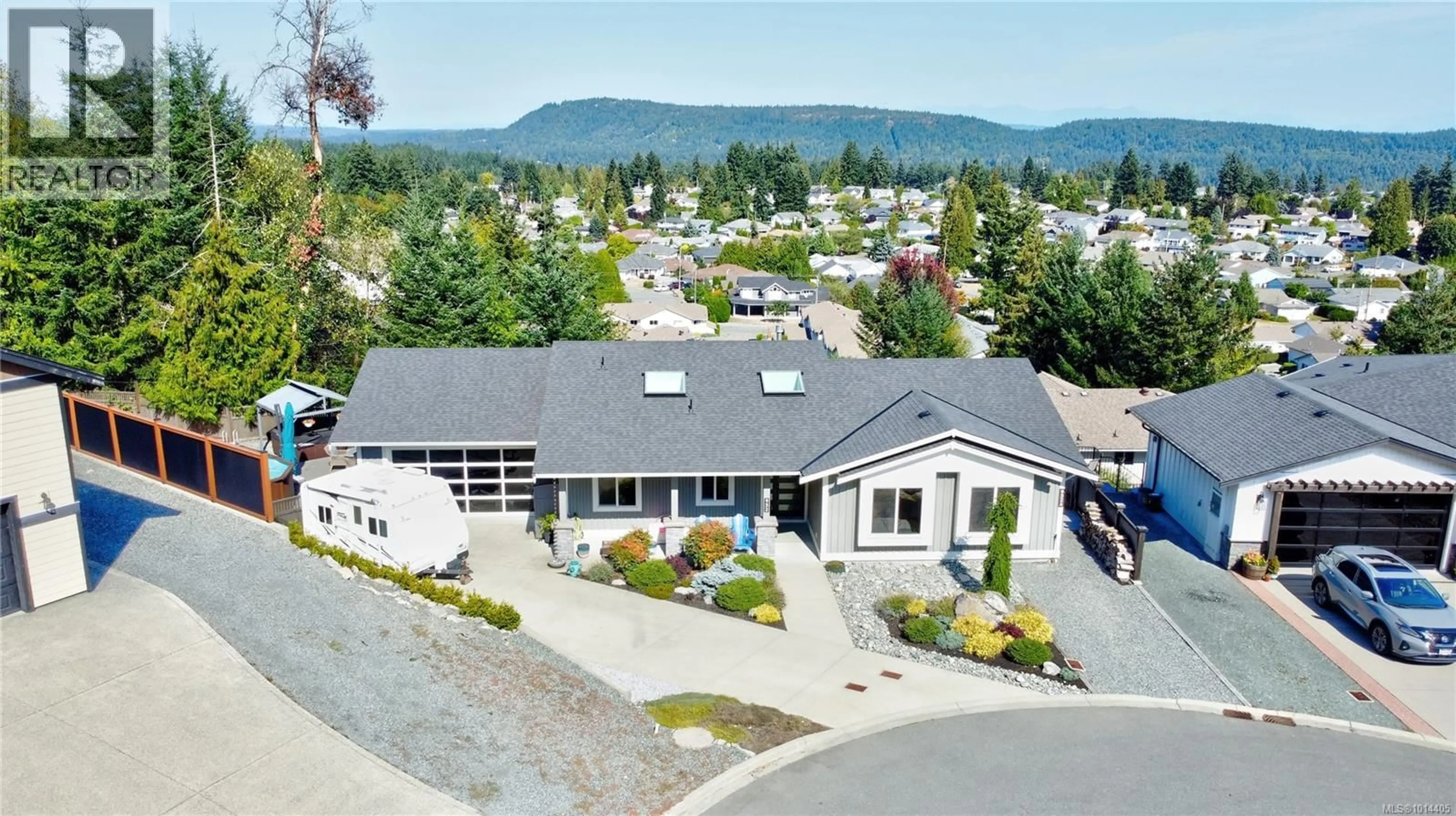 A pic from outside/outdoor area/front of a property/back of a property/a pic from drone, mountain view for 932 HANINGTON ROAD, Ladysmith British Columbia V9G0A4