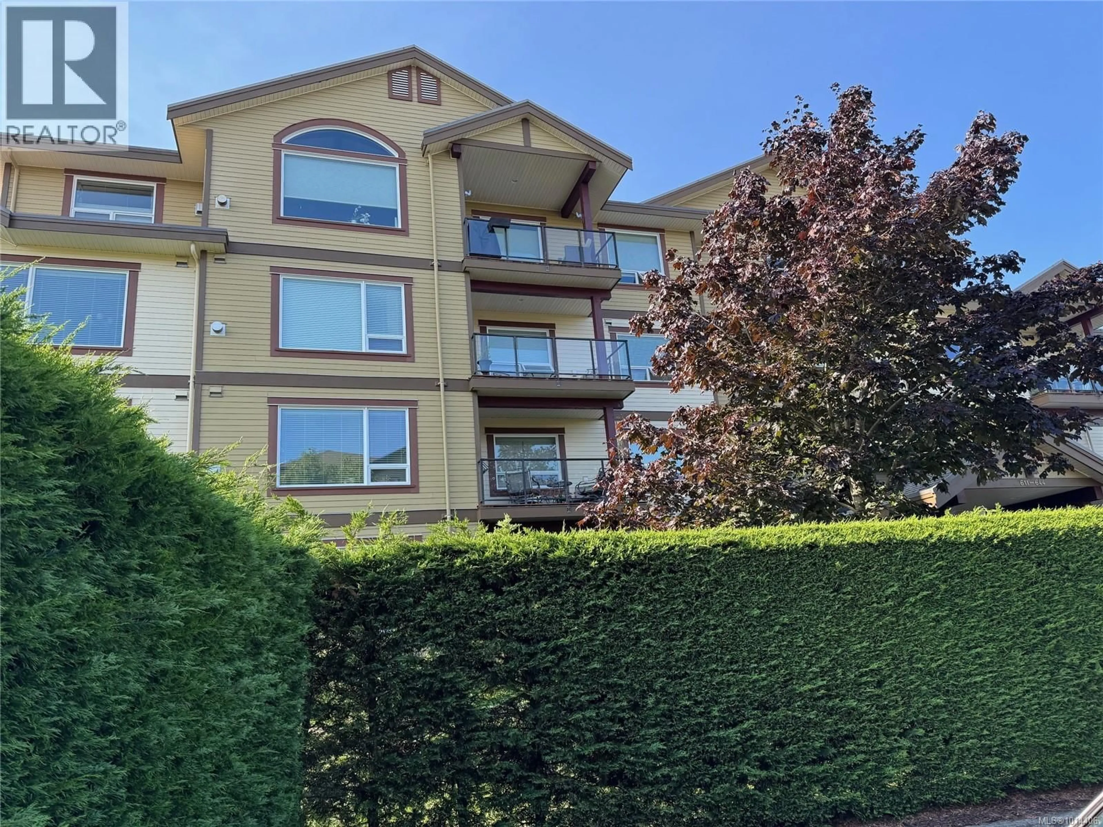 A pic from outside/outdoor area/front of a property/back of a property/a pic from drone, unknown for 636 - 3666 ROYAL VISTA WAY, Courtenay British Columbia V9N9X8