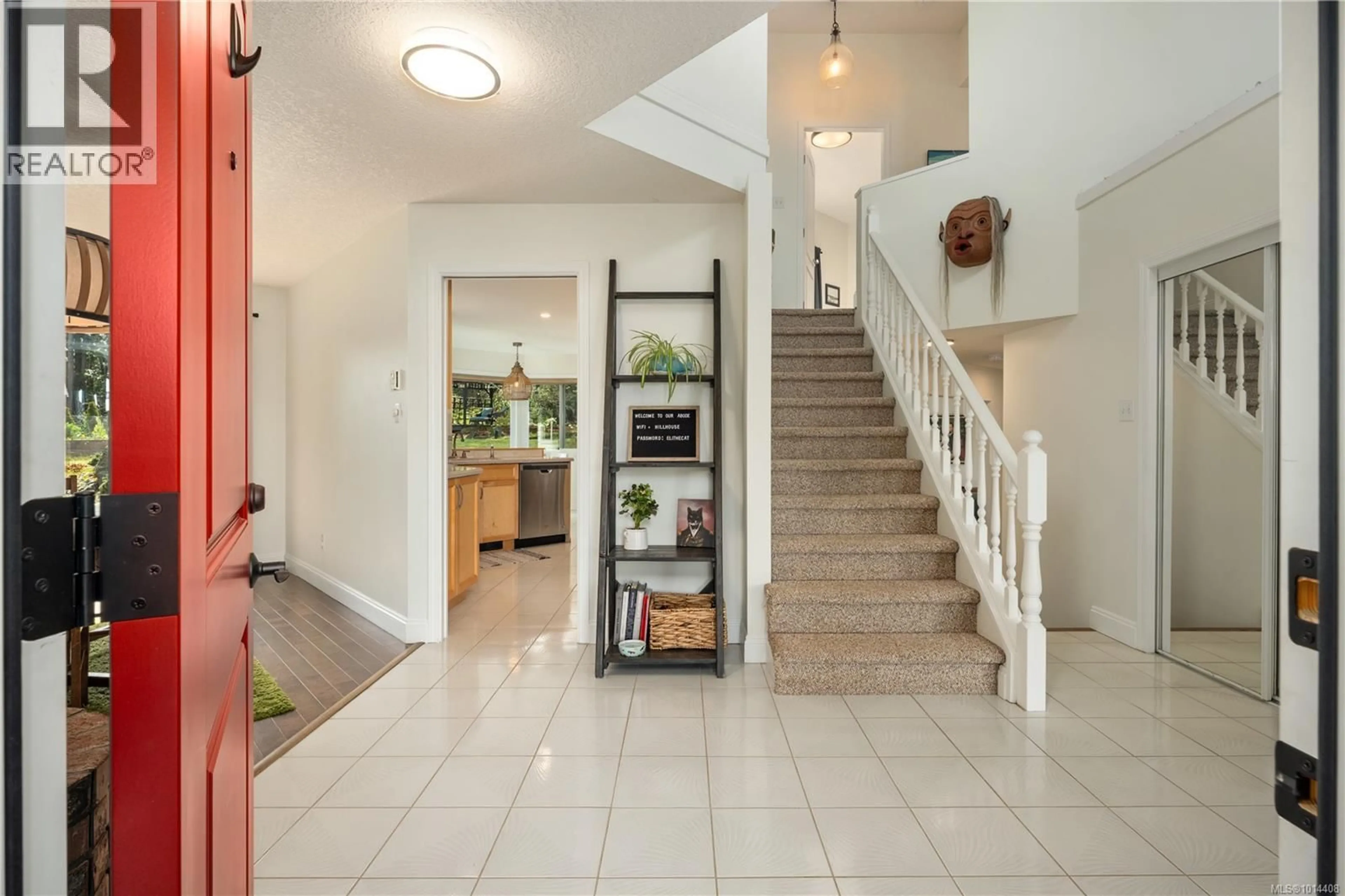Indoor foyer for 1247 SELKIRK DRIVE, Nanaimo British Columbia V9R5Z5