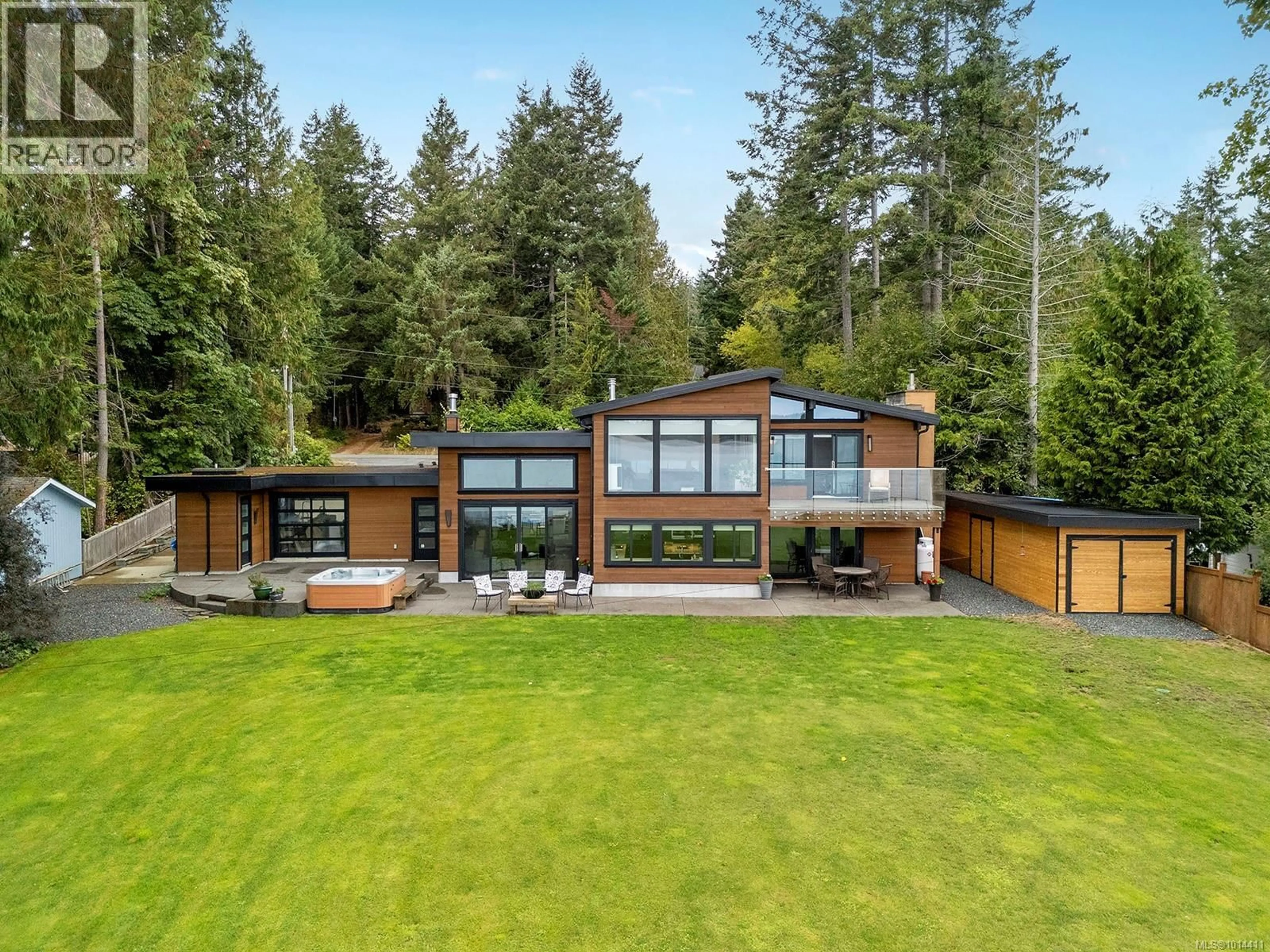 A pic from outside/outdoor area/front of a property/back of a property/a pic from drone, unknown for 154 BAYNES DRIVE, Fanny Bay British Columbia V0R1W0
