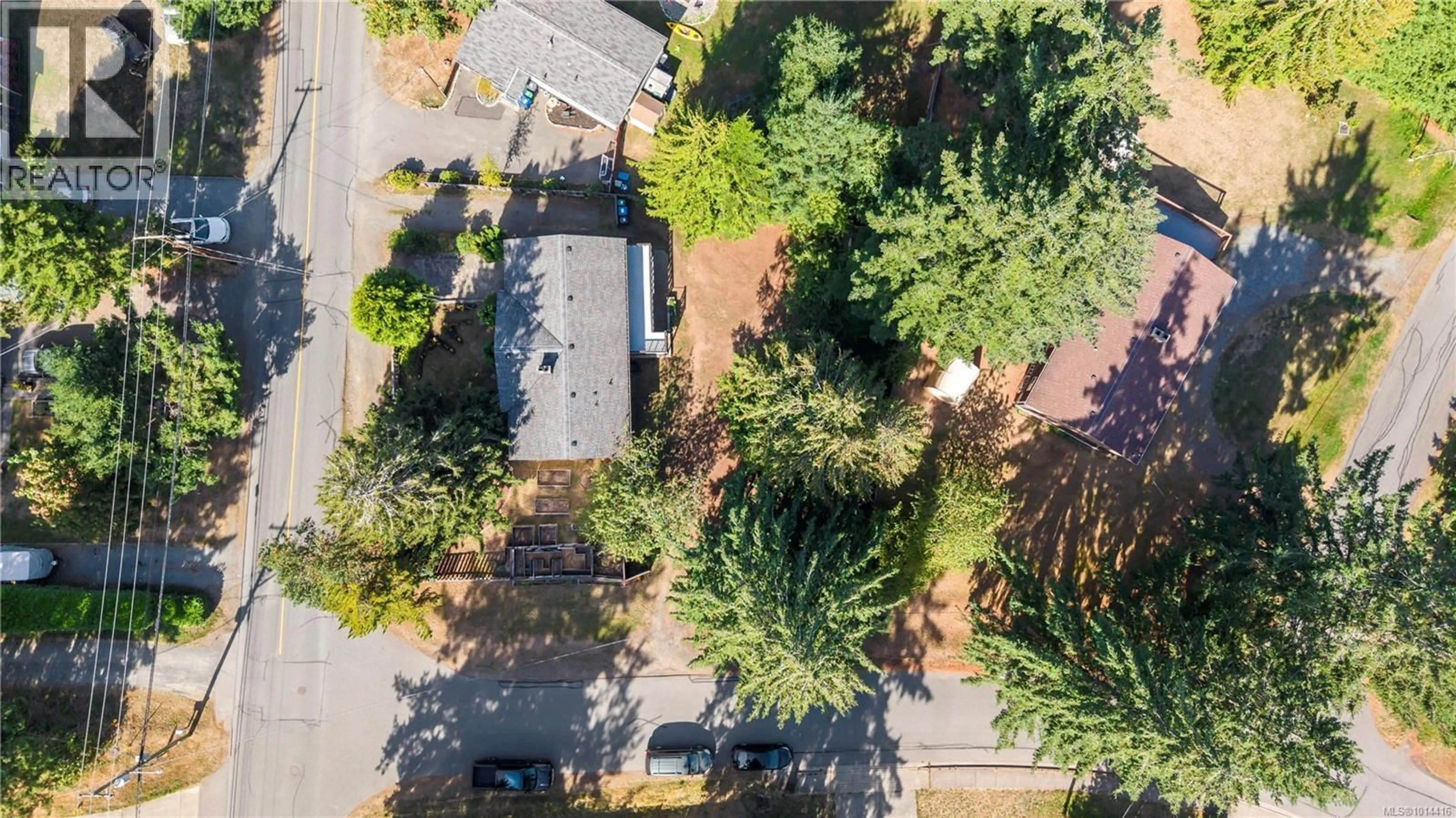 A pic from outside/outdoor area/front of a property/back of a property/a pic from drone, street for 5505 GODFREY ROAD, Nanaimo British Columbia V9T2J5
