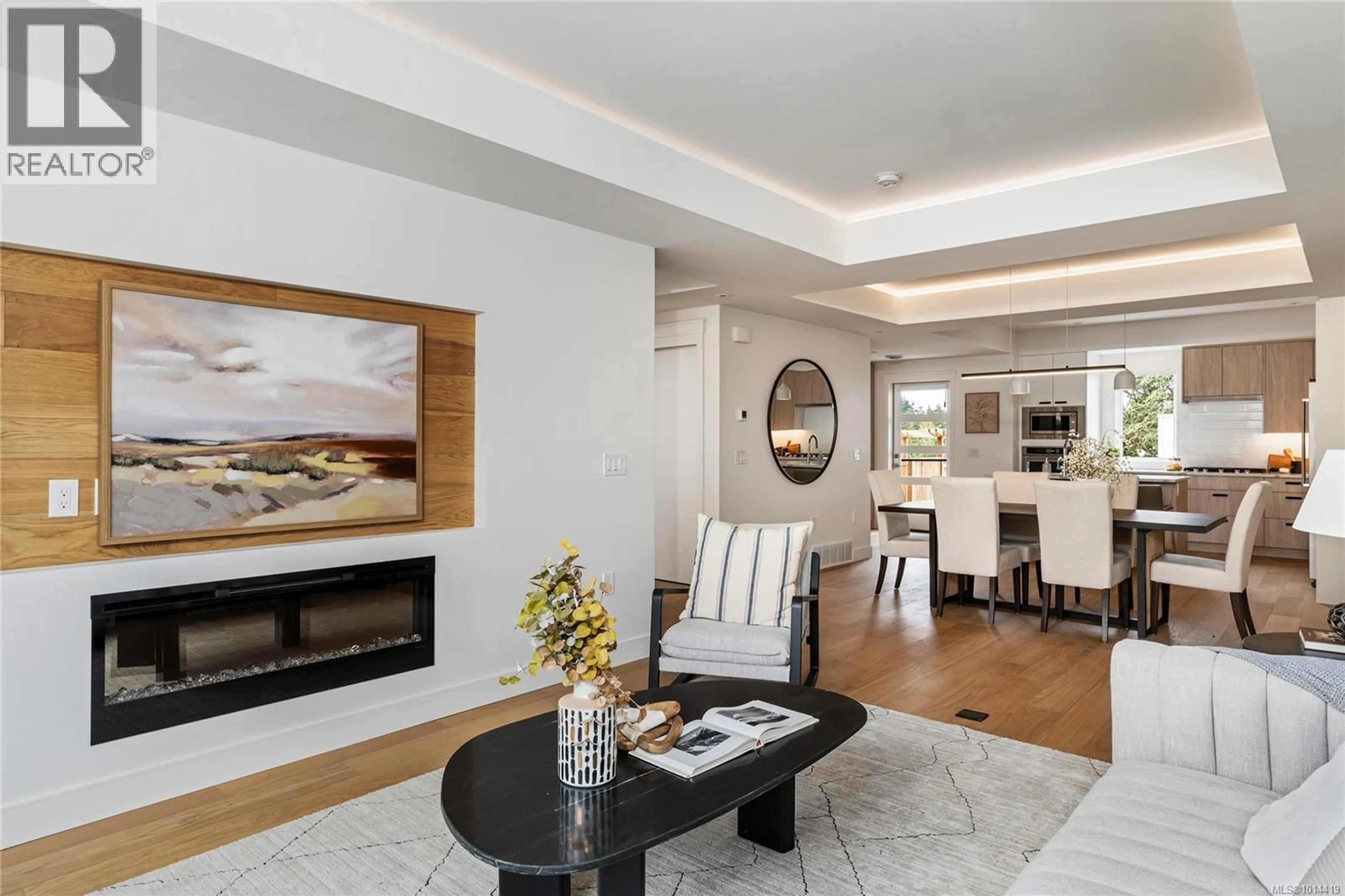 Living room with furniture, unknown for 10 - 4253 DIEPPE ROAD, Saanich British Columbia V8X2N2