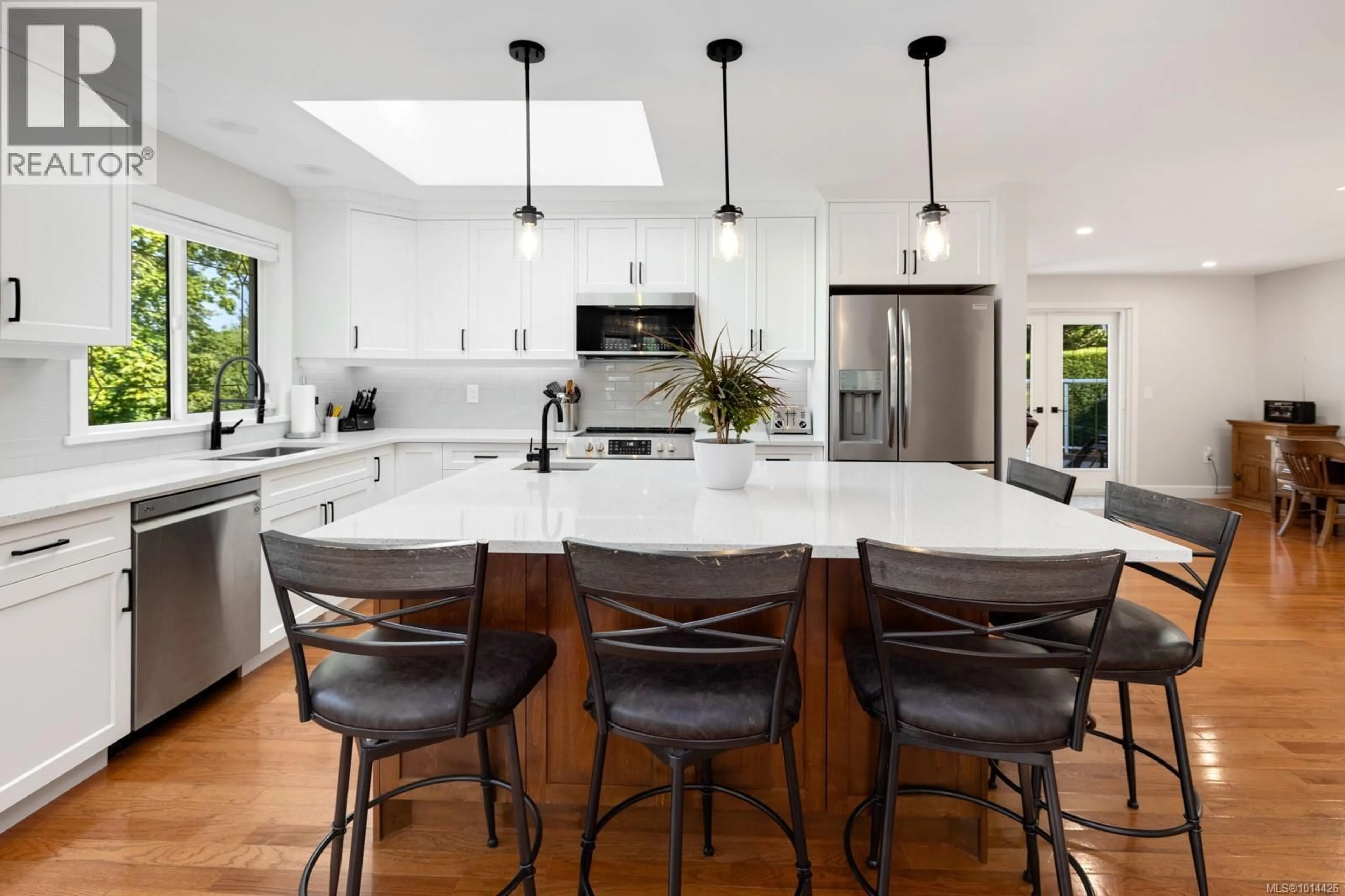 Contemporary kitchen, ceramic/tile floor for 3789 PANORAMA CRESCENT, Chemainus British Columbia V0R1K4