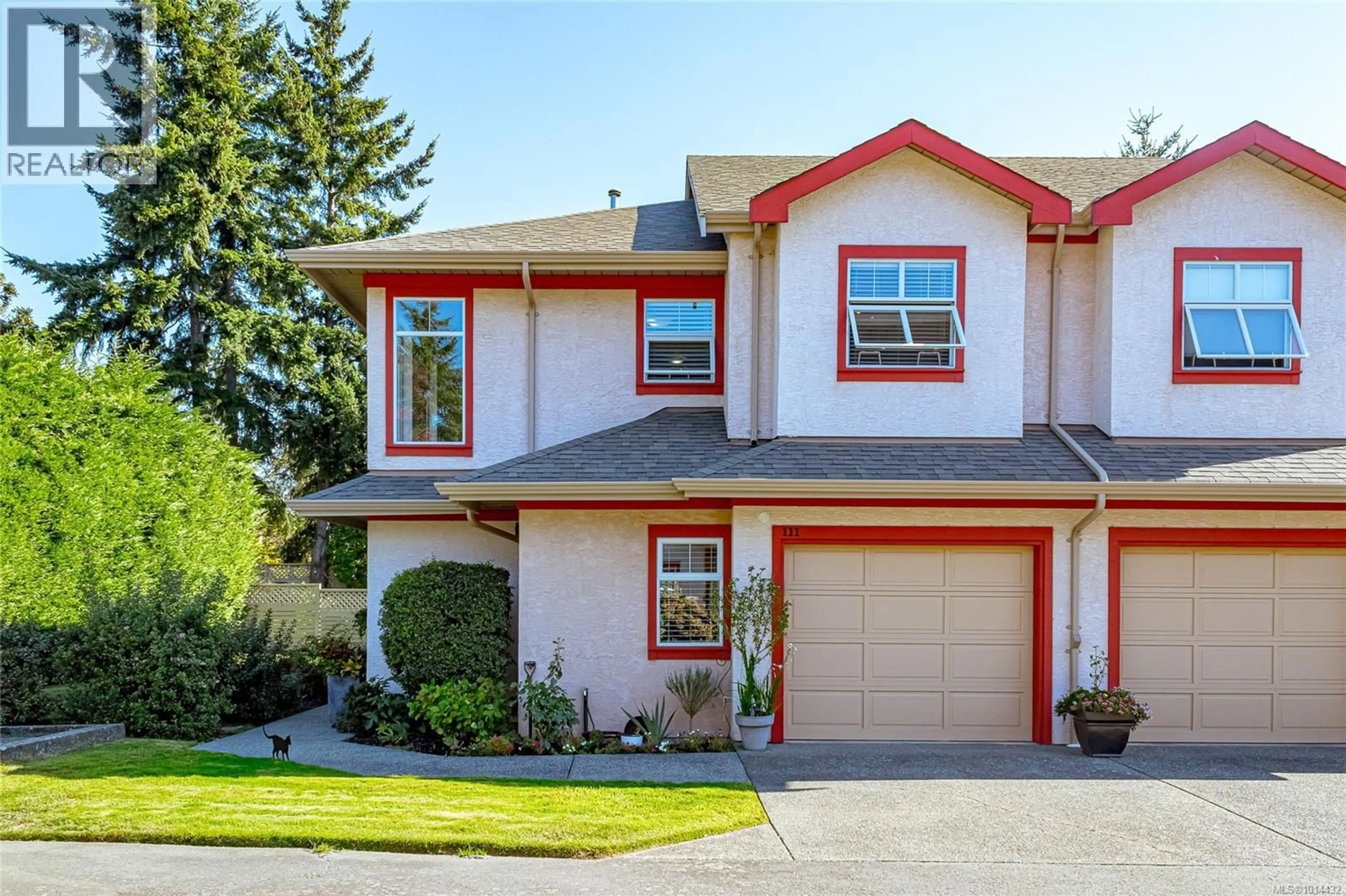 Home with vinyl exterior material, street for 111 - 1110 WILLOW STREET, Saanich British Columbia V8X3K2