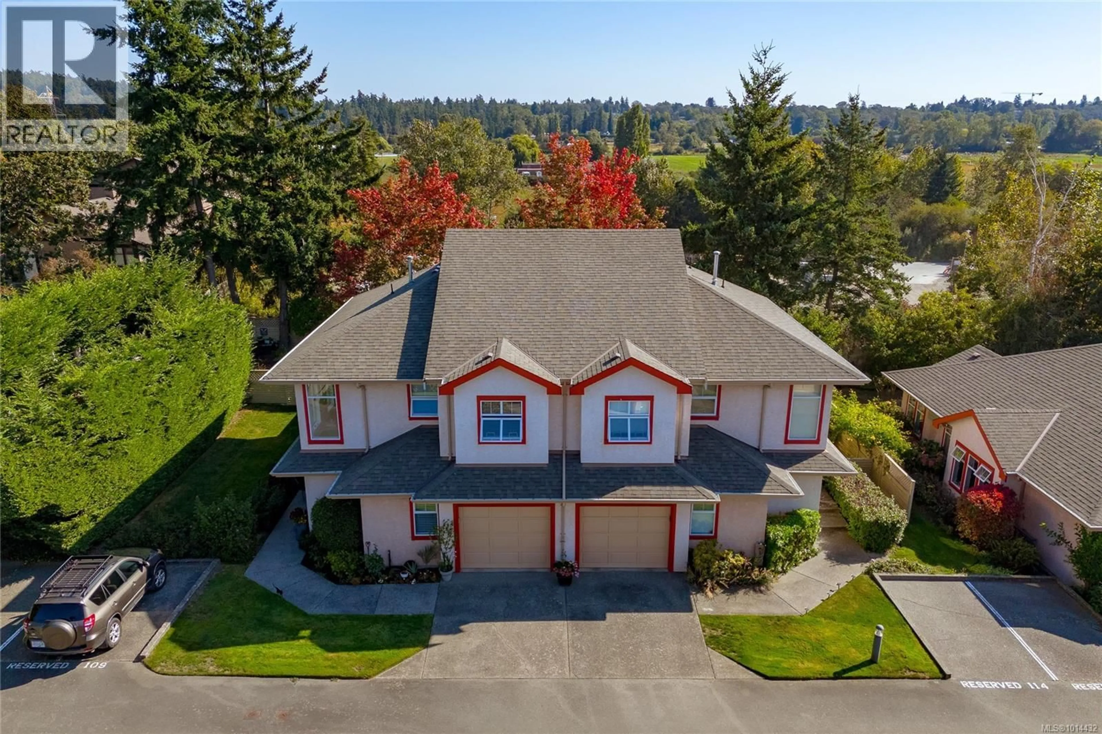 A pic from outside/outdoor area/front of a property/back of a property/a pic from drone, unknown for 111 - 1110 WILLOW STREET, Saanich British Columbia V8X3K2