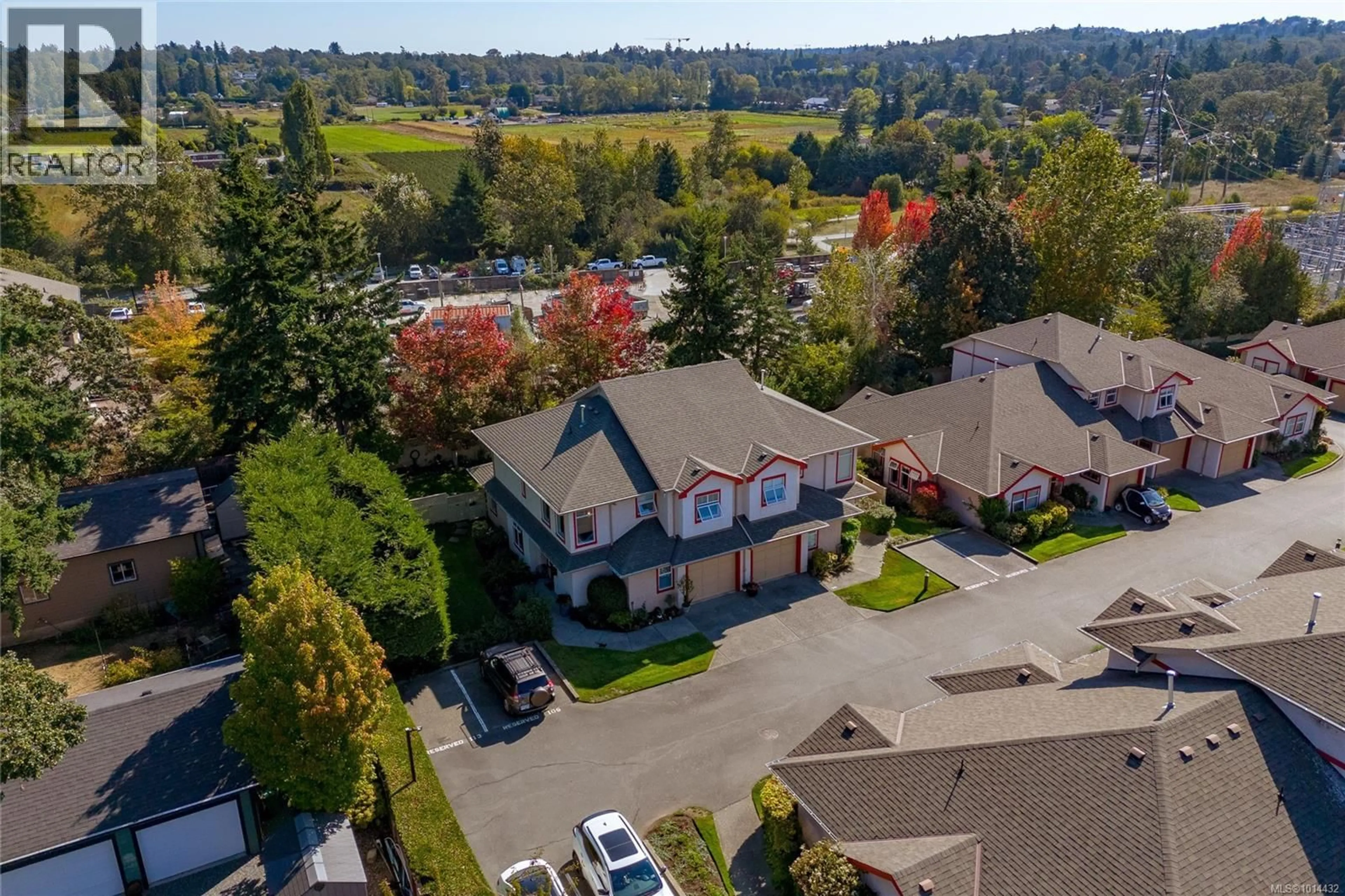 A pic from outside/outdoor area/front of a property/back of a property/a pic from drone, unknown for 111 - 1110 WILLOW STREET, Saanich British Columbia V8X3K2