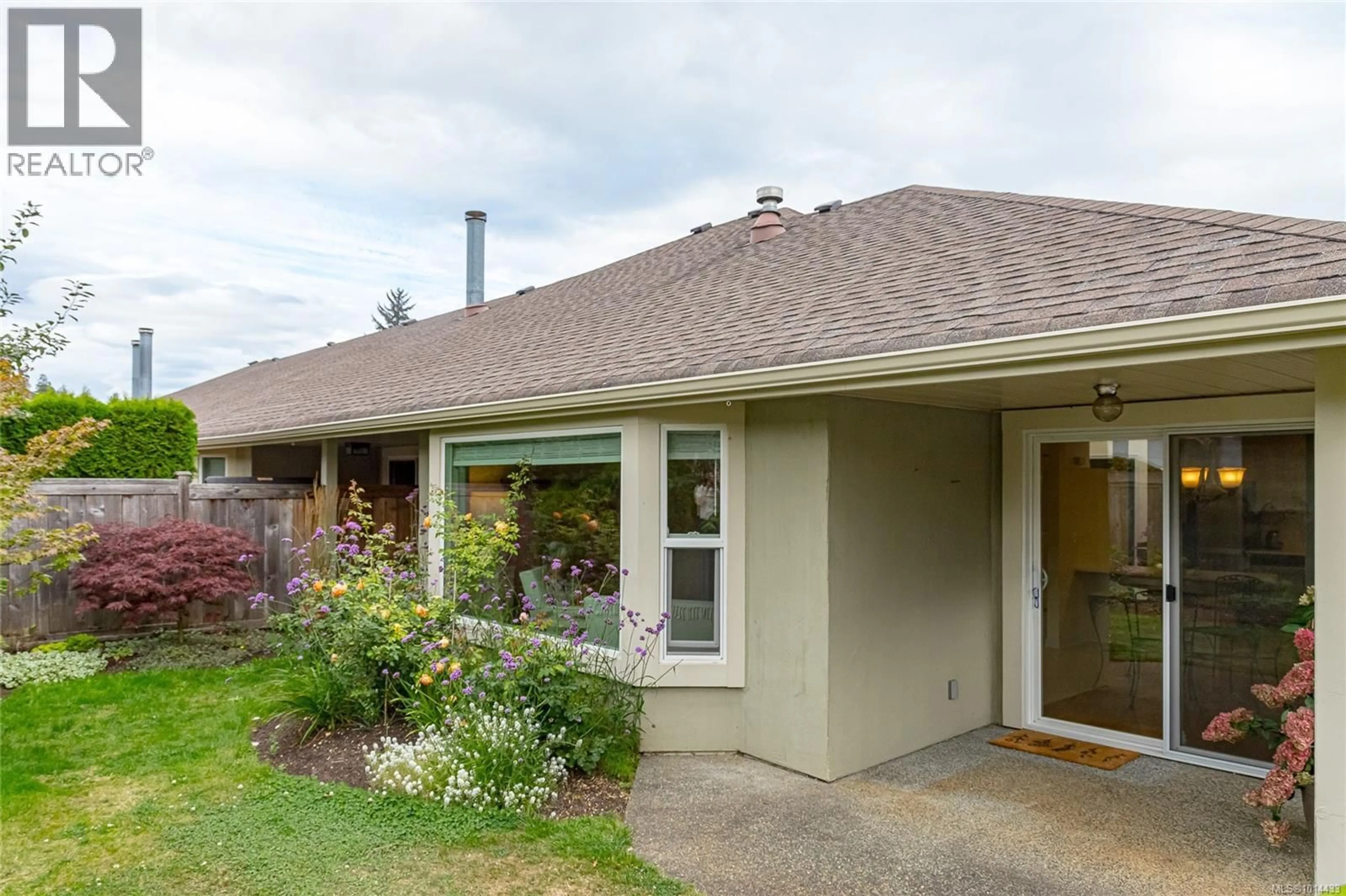 Home with vinyl exterior material, street for 12 - 800 PRIMROSE STREET, Qualicum Beach British Columbia V9K1N9