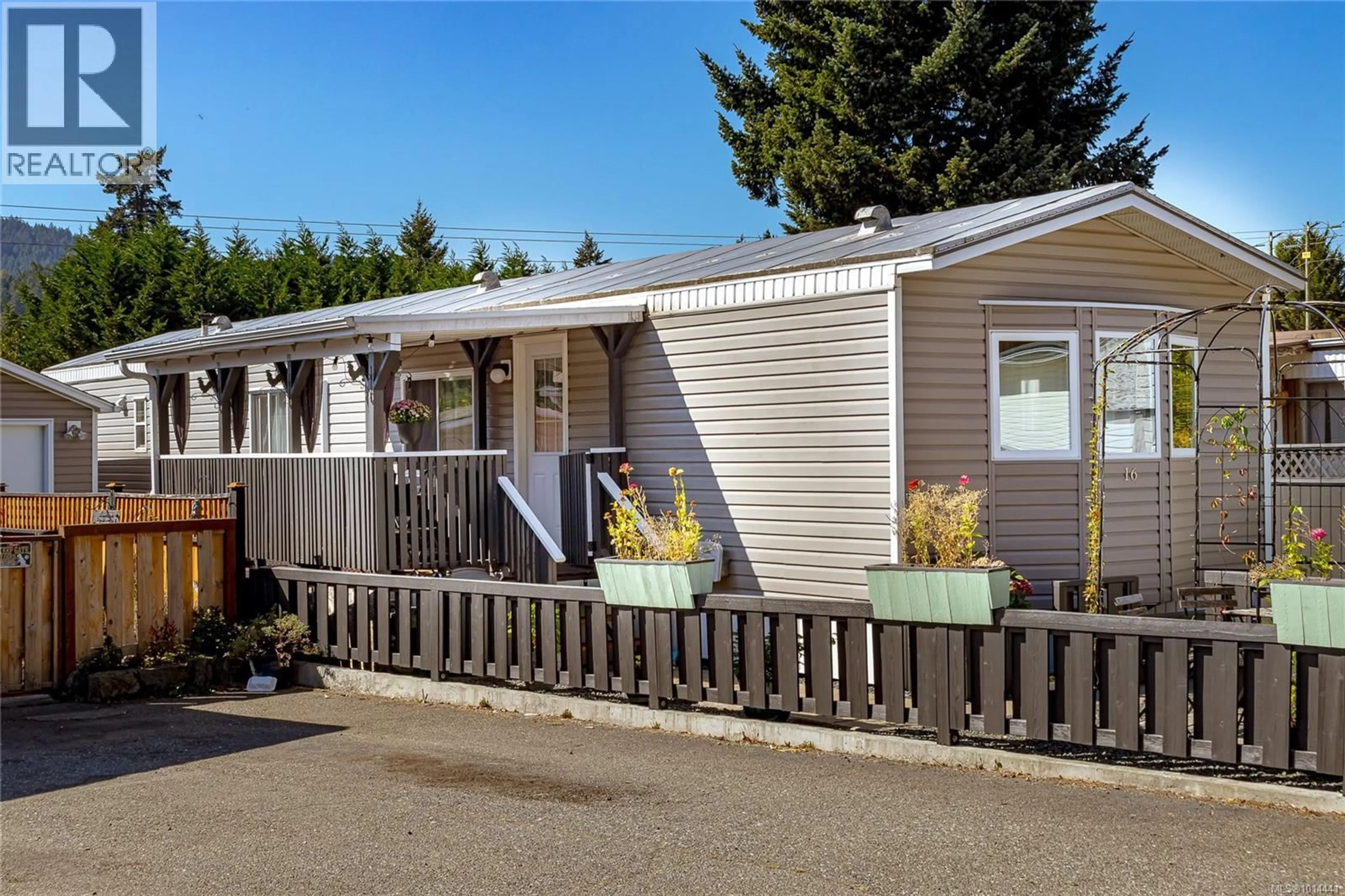 Home with vinyl exterior material, street for 16 - 2847 SOOKE LAKE ROAD, Langford British Columbia V9B4P8