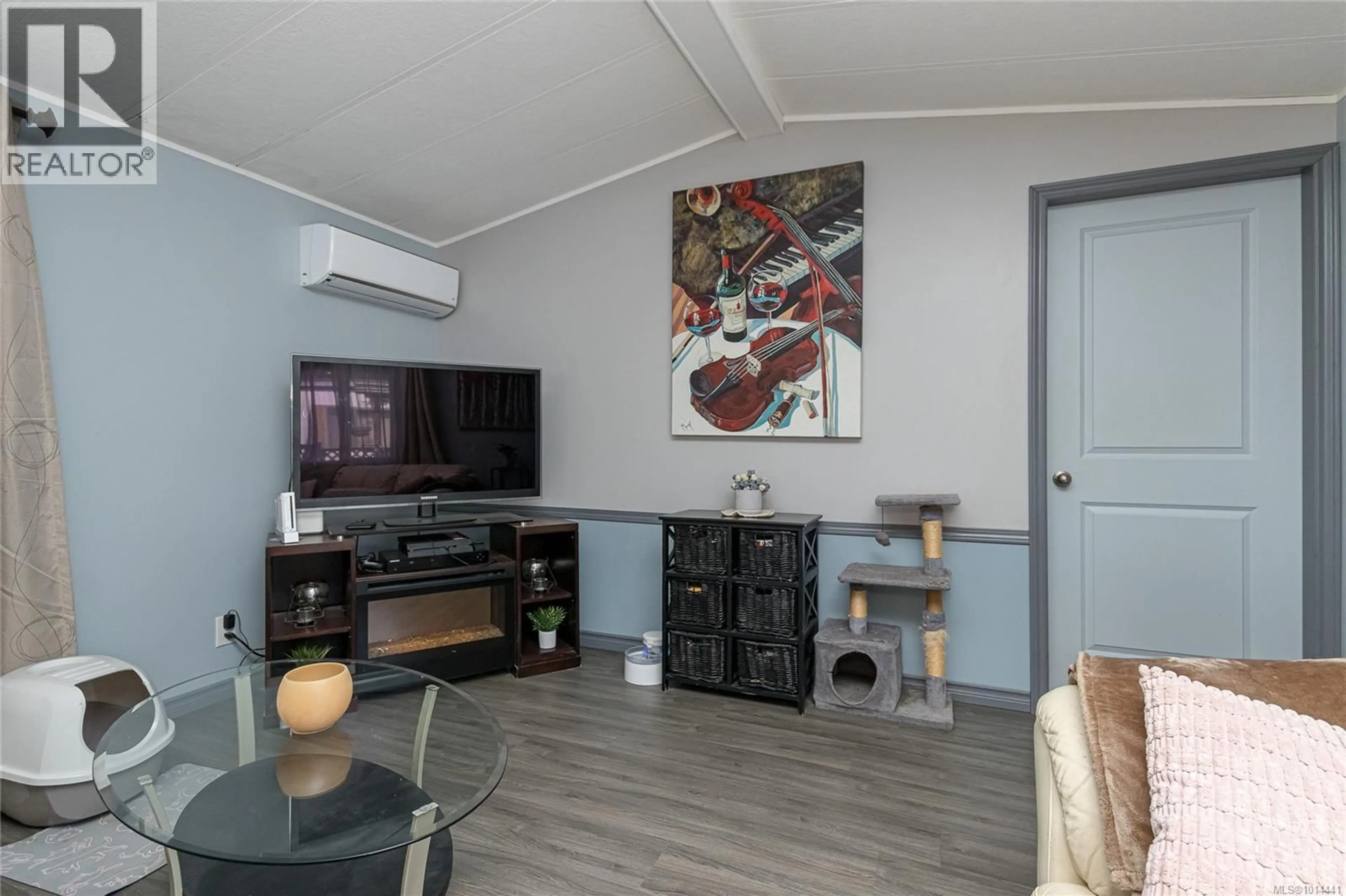 Living room with furniture, wood/laminate floor for 16 - 2847 SOOKE LAKE ROAD, Langford British Columbia V9B4P8