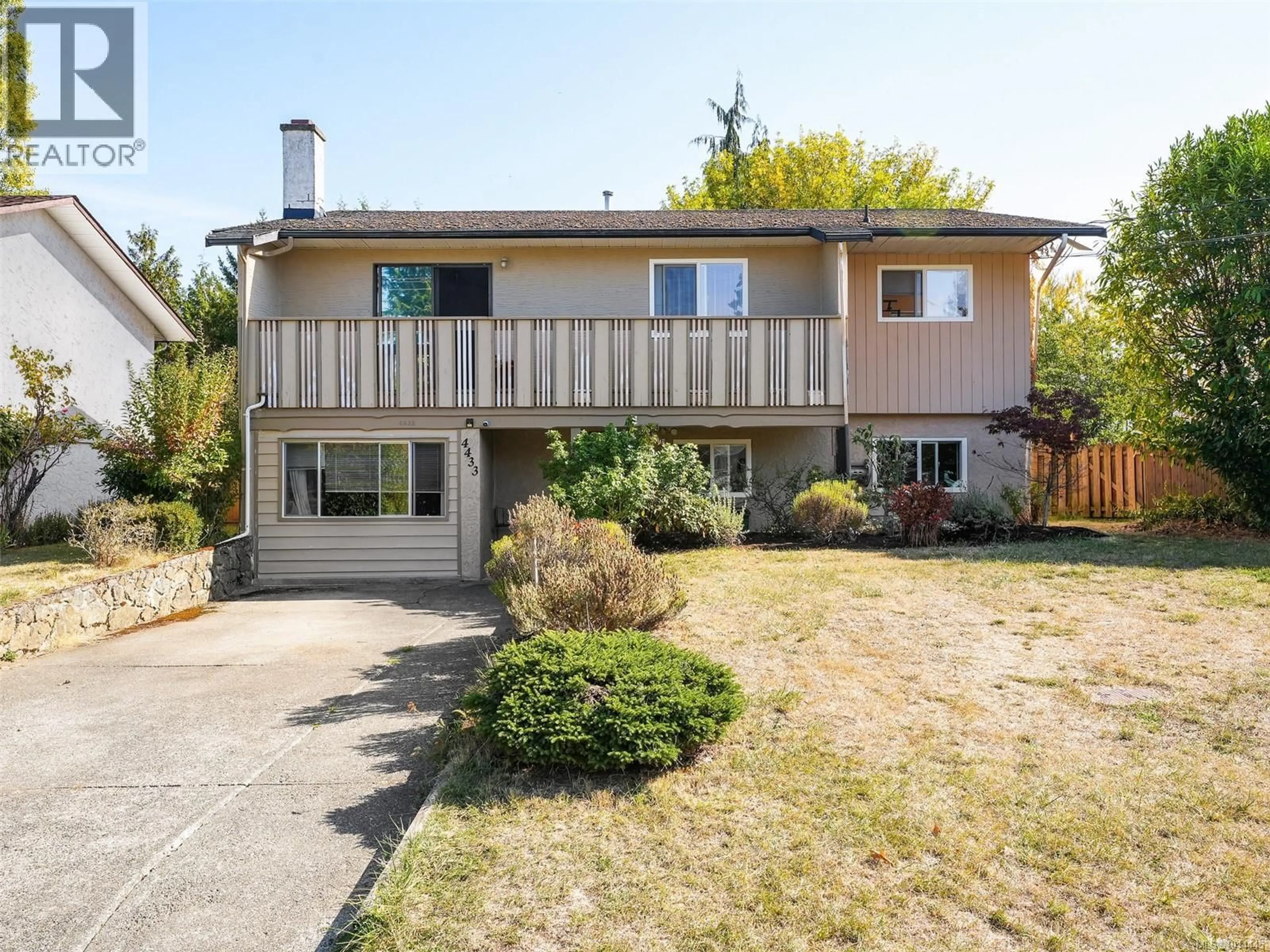 Home with vinyl exterior material, street for 4433 MAJESTIC DRIVE, Saanich British Columbia V8N3H6