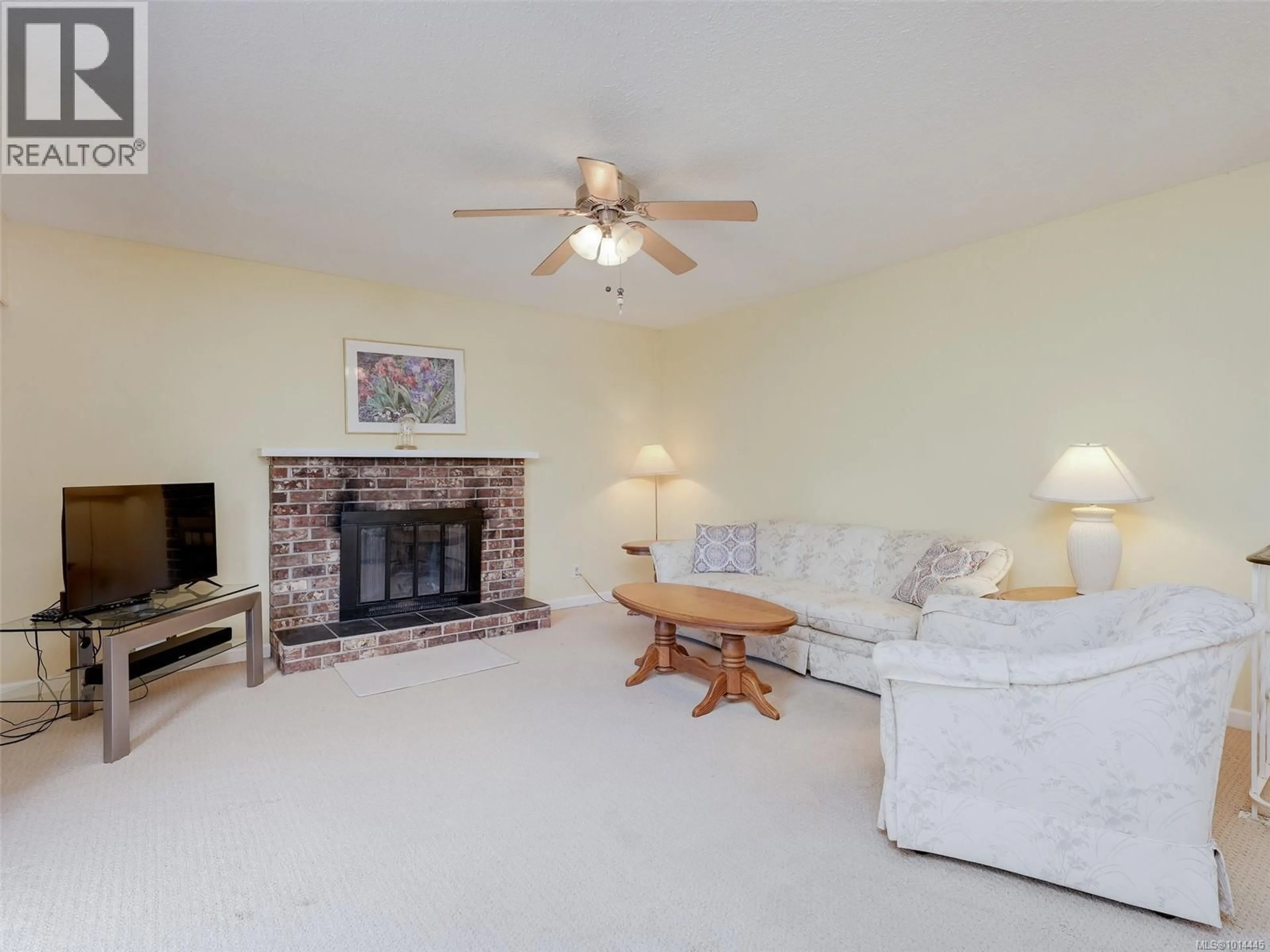 Living room with furniture, unknown for 4433 MAJESTIC DRIVE, Saanich British Columbia V8N3H6