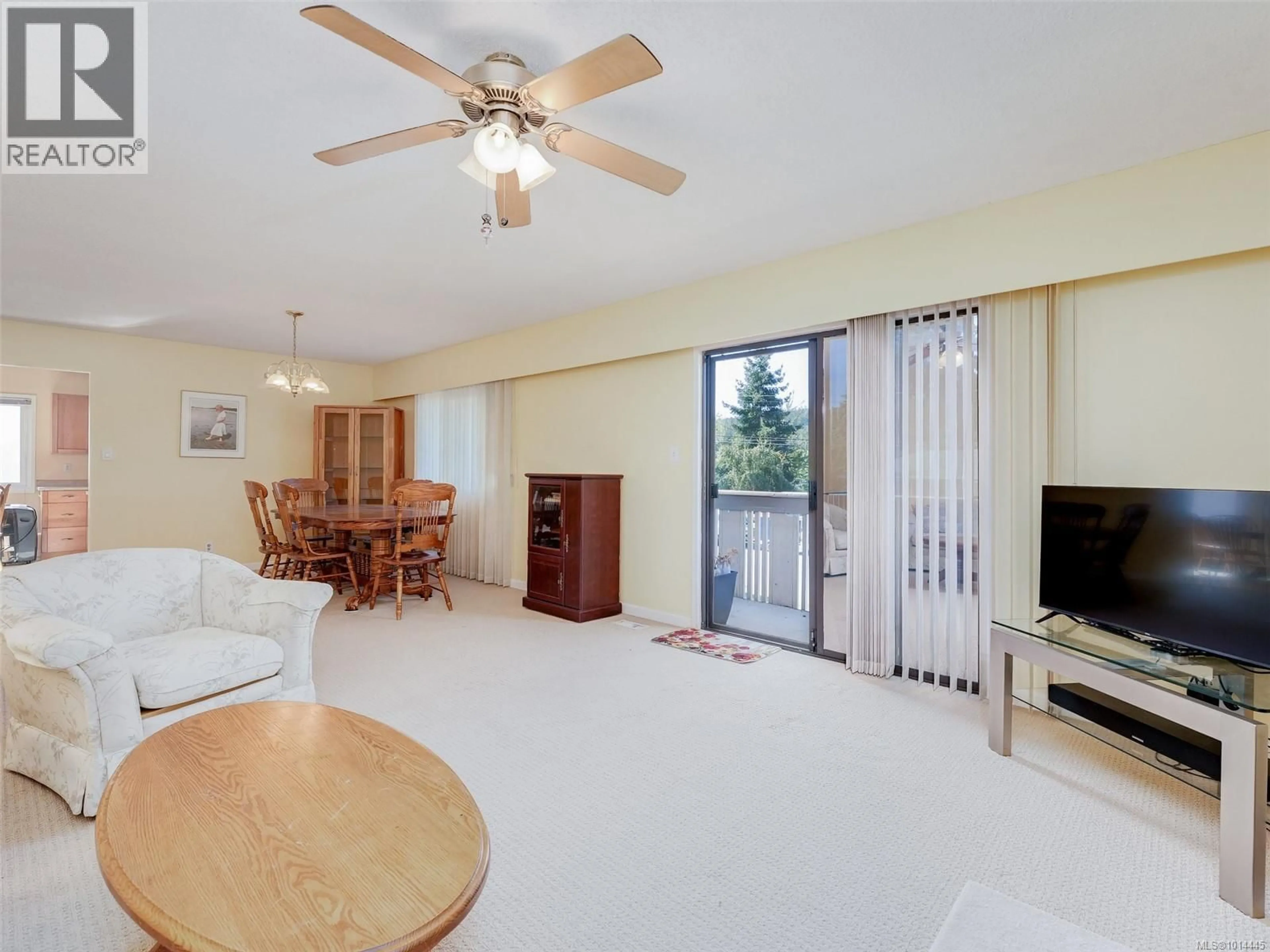 Living room with furniture, unknown for 4433 MAJESTIC DRIVE, Saanich British Columbia V8N3H6