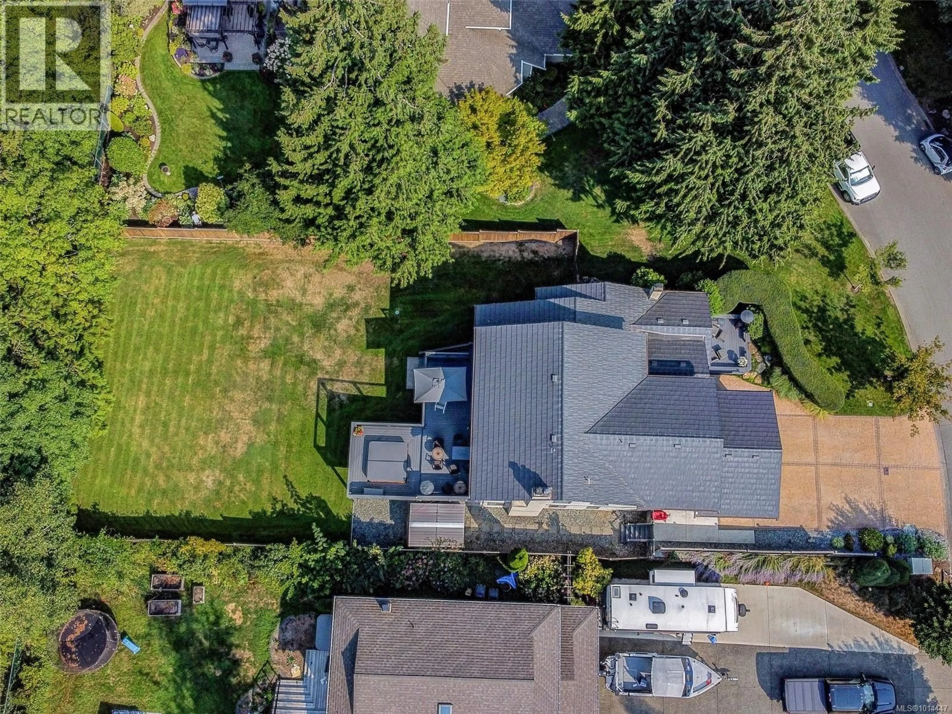 A pic from outside/outdoor area/front of a property/back of a property/a pic from drone, street for 764 WESTBURY ROAD, Saanich British Columbia V8Y1G8