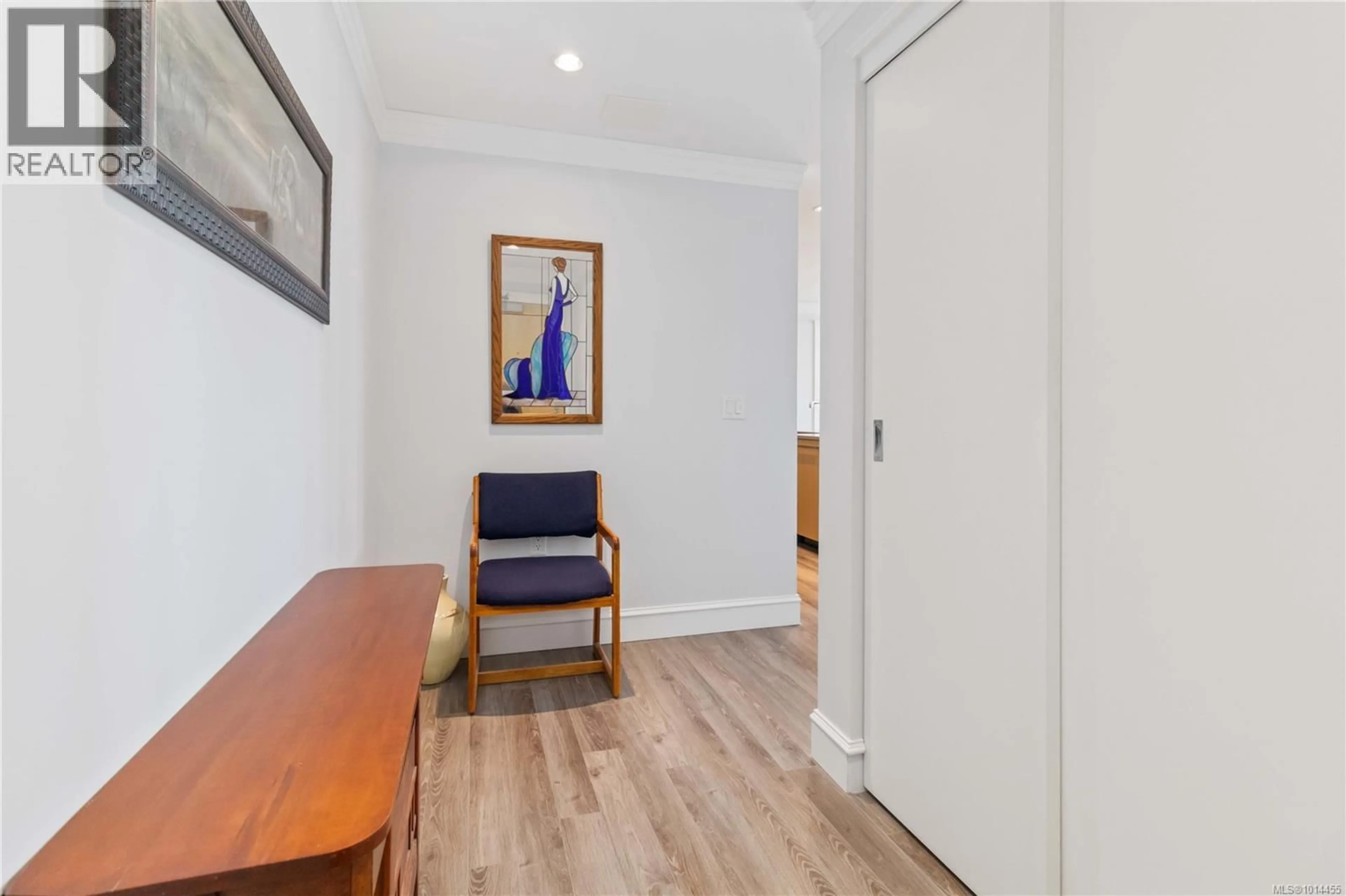 Indoor entryway for 809 - 838 BROUGHTON STREET, Victoria British Columbia V8W1E4