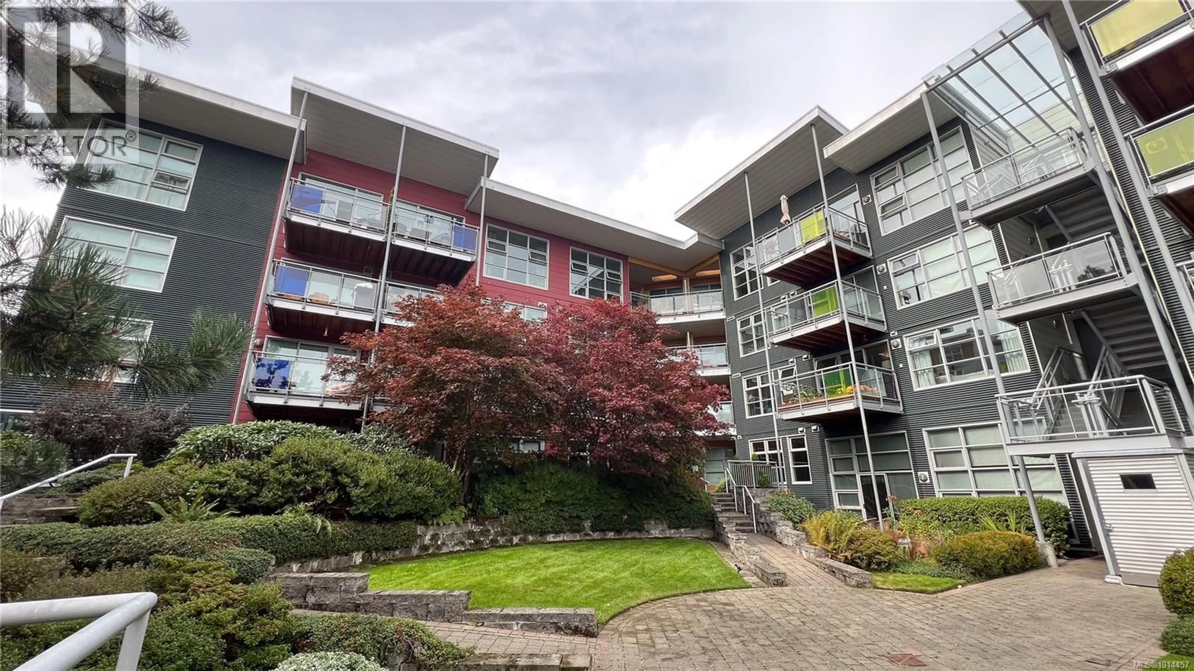 Patio, building for 111 - 797 TYEE ROAD, Victoria British Columbia V9A7R4