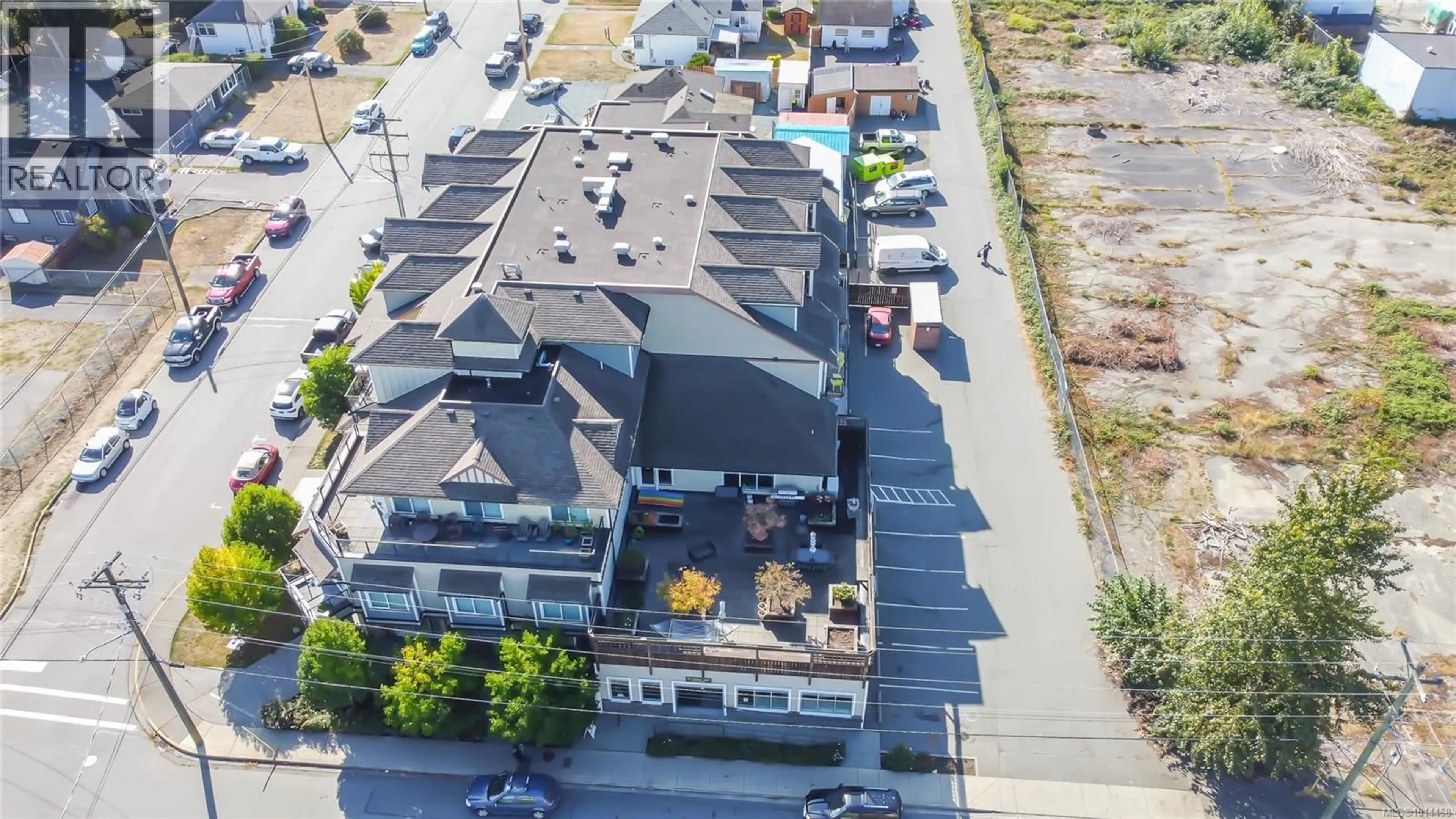 A pic from outside/outdoor area/front of a property/back of a property/a pic from drone, unknown for 206 - 5822 GARDEN STREET, Duncan British Columbia V0L3V9