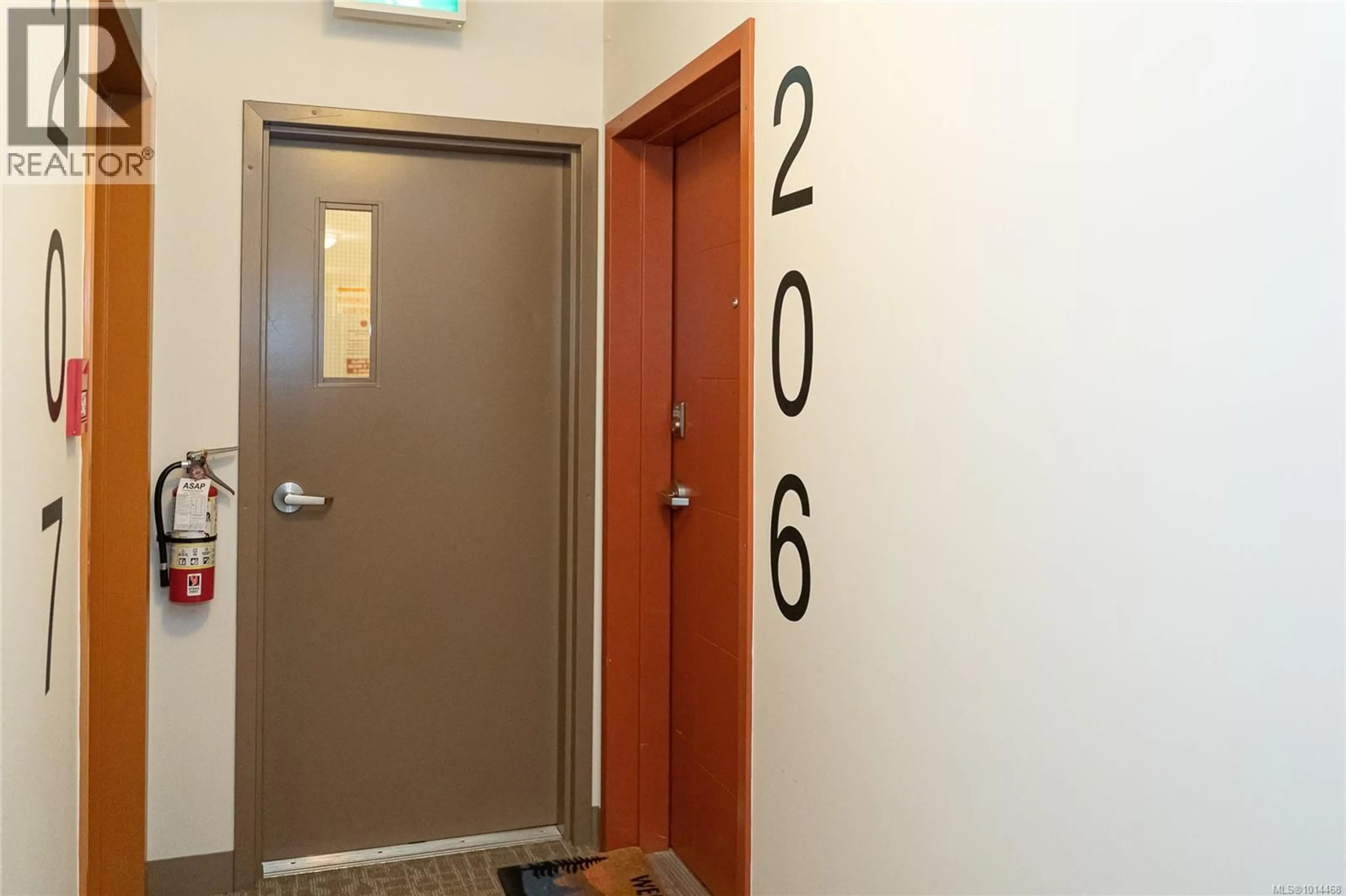 Indoor foyer for 206 - 5822 GARDEN STREET, Duncan British Columbia V0L3V9