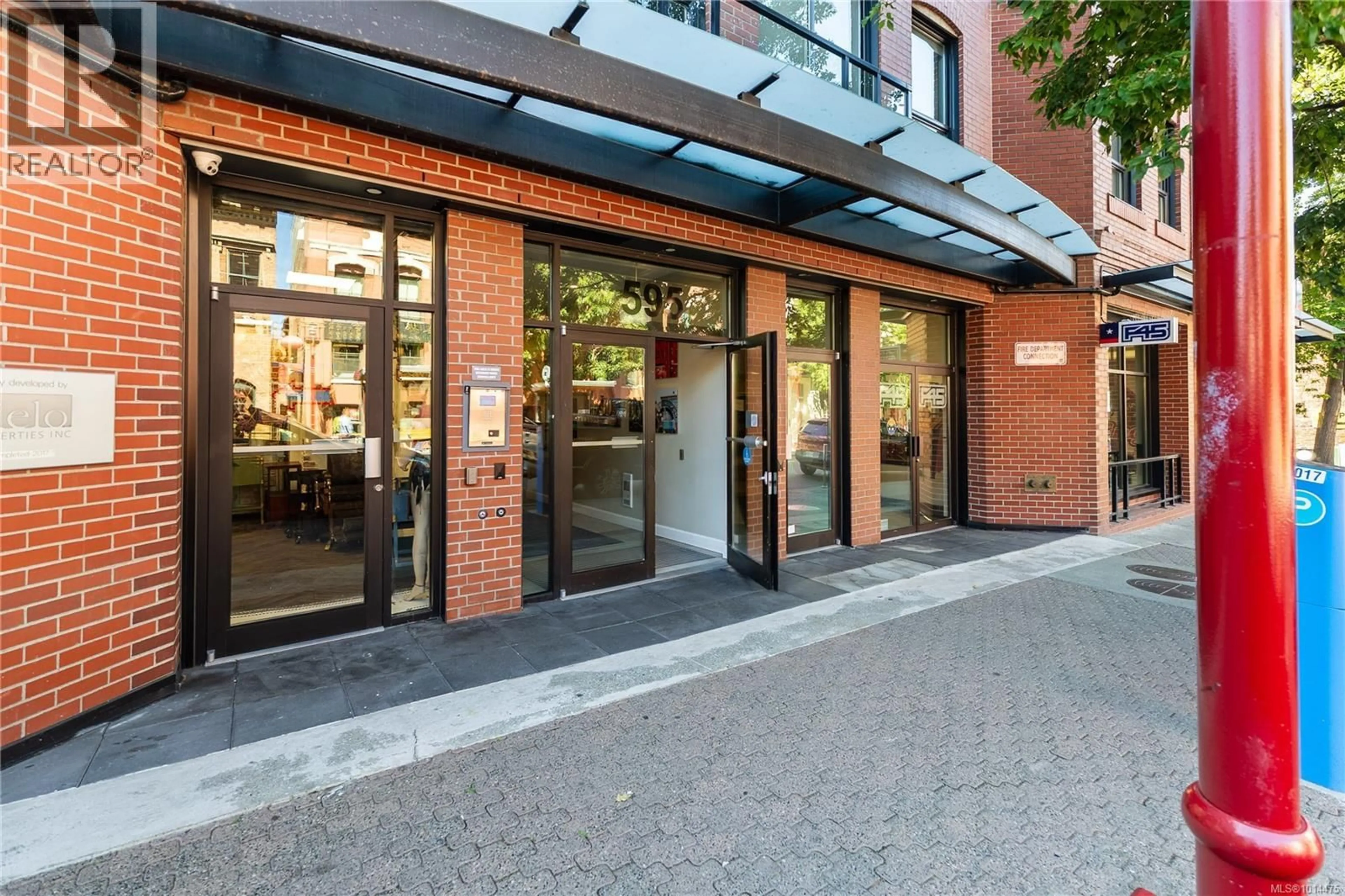 Patio, street for 411 - 595 PANDORA AVENUE, Victoria British Columbia V8W1N4