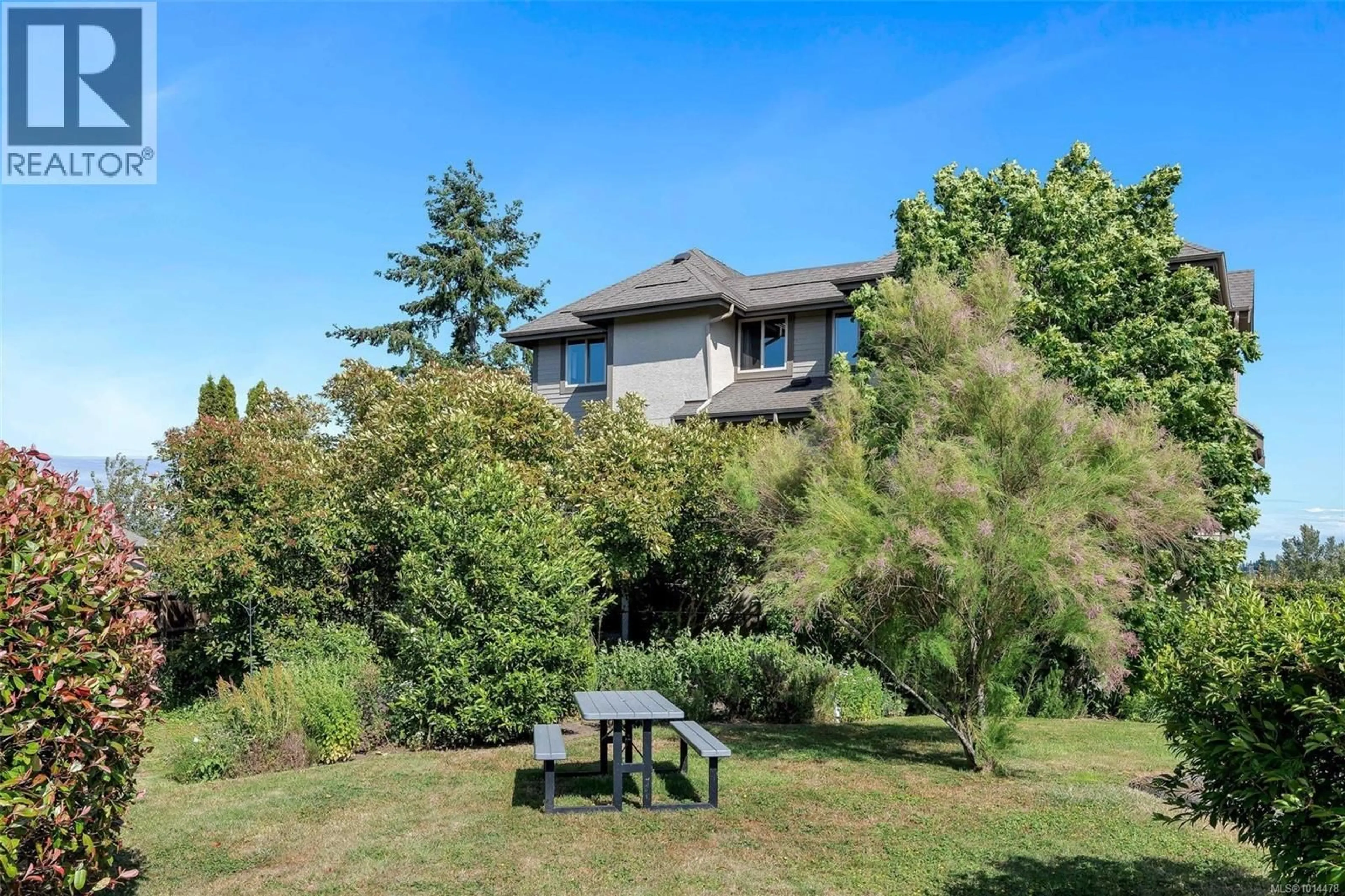 A pic from outside/outdoor area/front of a property/back of a property/a pic from drone, water/lake/river/ocean view for 10 - 7847 EAST SAANICH ROAD, Central Saanich British Columbia V8M2B4