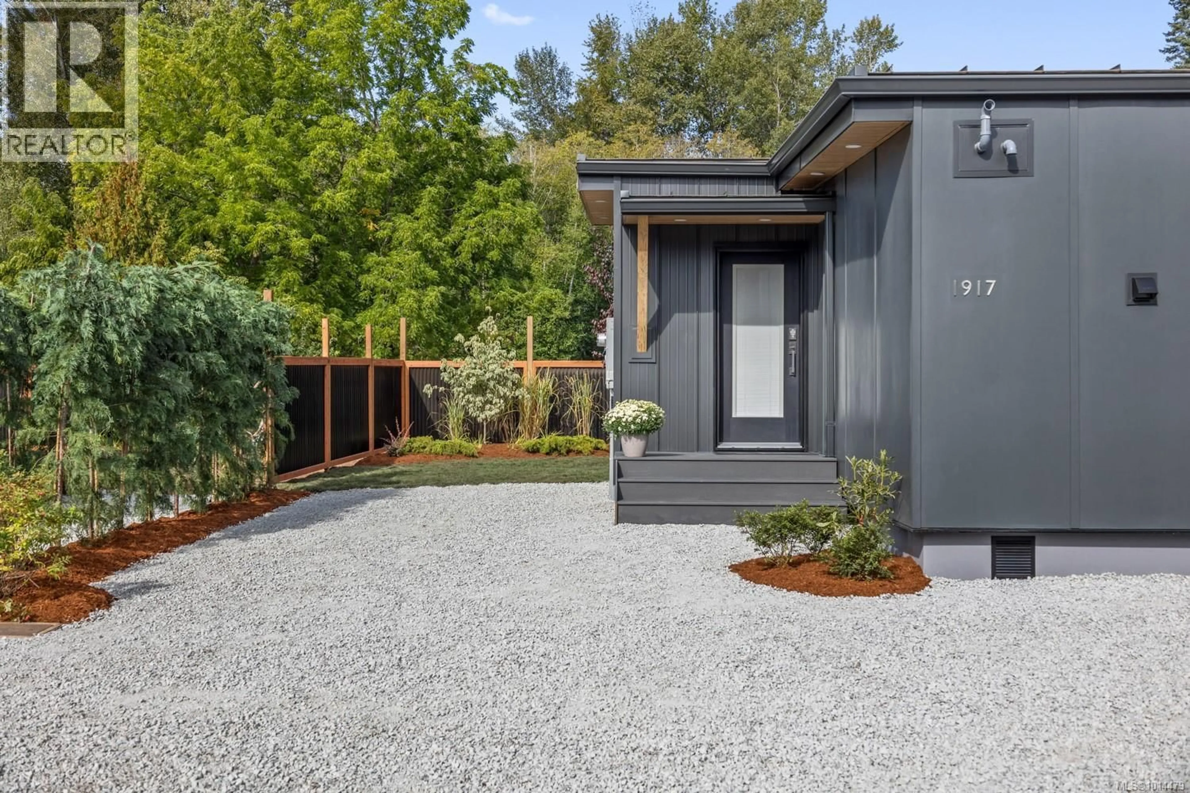 Unknown for 1917 CUMBERLAND ROAD, Courtenay British Columbia V9N2G1