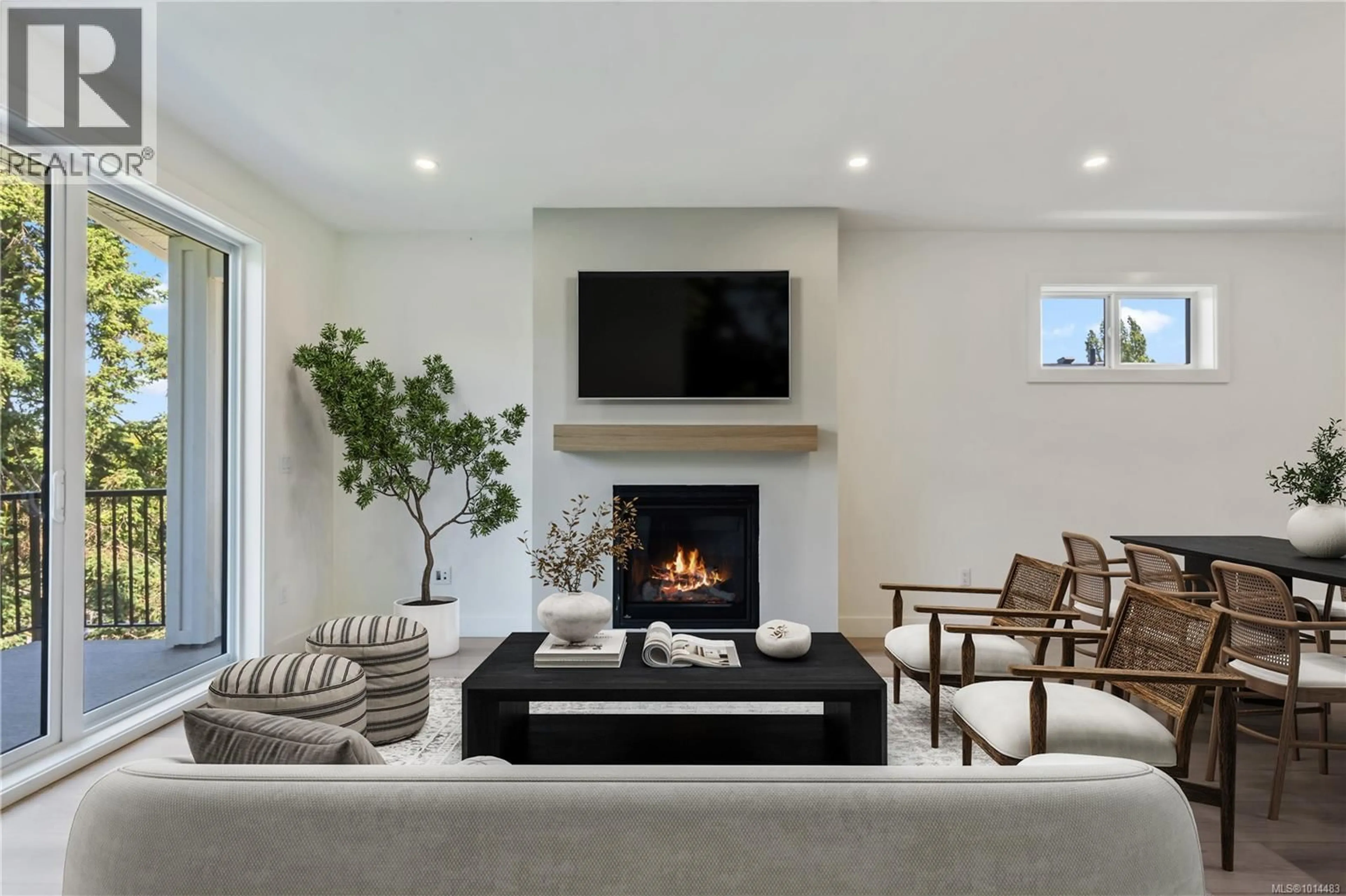 Living room with furniture, unknown for 950 TULIP AVENUE, Saanich British Columbia V8Z2P7