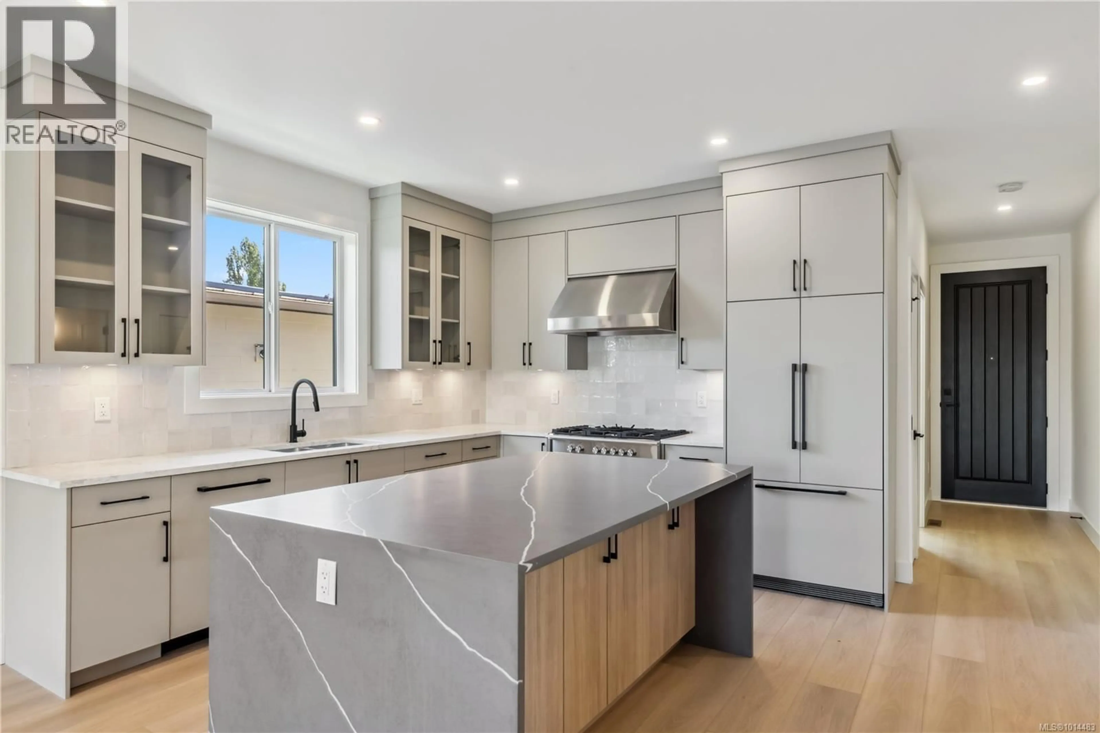 Open concept kitchen, unknown for 950 TULIP AVENUE, Saanich British Columbia V8Z2P7